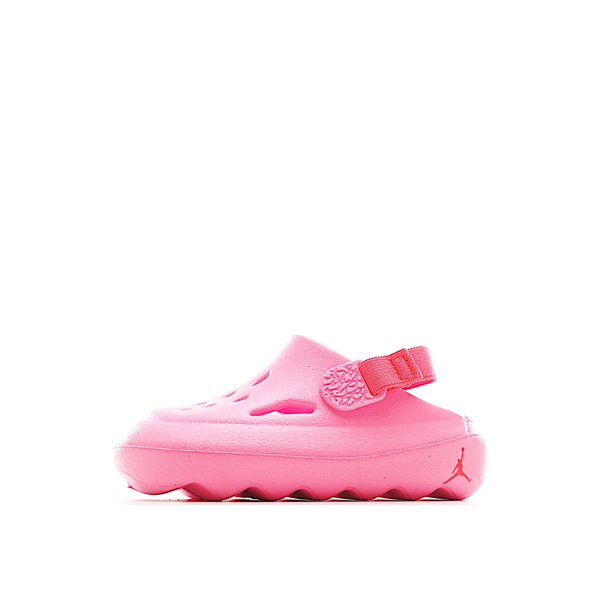 图片[2]-凭借其简单的套穿式设计，为小脚带来无处不在、无所不能的能量。它由一块坚固而有支撑力的泡沫制成，配有弹性鞋跟带和纹理鞋垫，可帮助将小宝贝的脚固定到位。 货号：小童3600 大童2600 尺码：22-35-选品中心