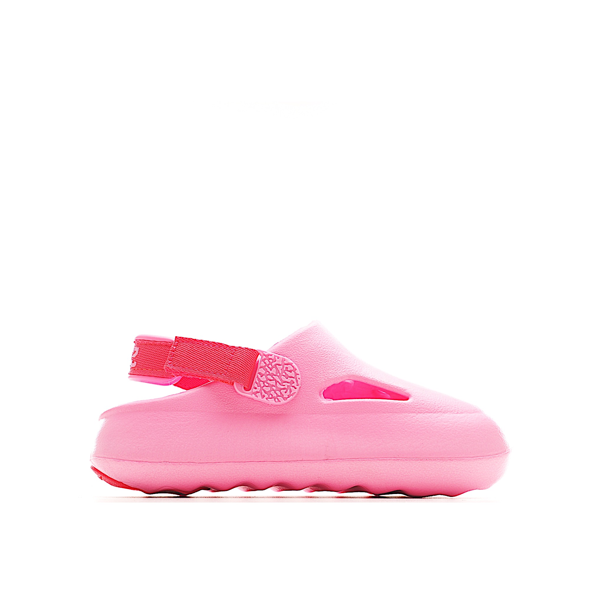 图片[7]-凭借其简单的套穿式设计，为小脚带来无处不在、无所不能的能量。它由一块坚固而有支撑力的泡沫制成，配有弹性鞋跟带和纹理鞋垫，可帮助将小宝贝的脚固定到位。 货号：小童3600 大童2600 尺码：22-35-选品中心