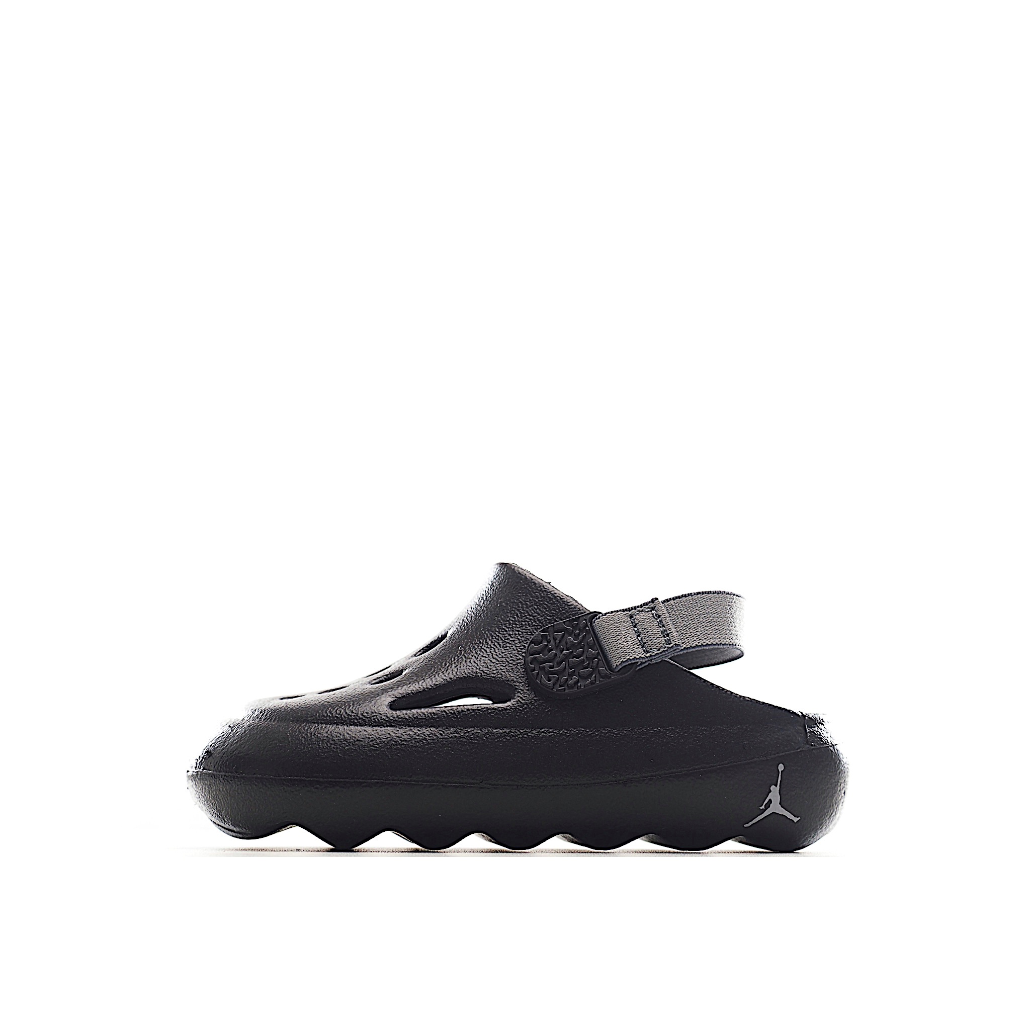 图片[2]-凭借其简单的套穿式设计，为小脚带来无处不在、无所不能的能量。它由一块坚固而有支撑力的泡沫制成，配有弹性鞋跟带和纹理鞋垫，可帮助将小宝贝的脚固定到位。 货号：小童3001 大童2001 尺码：22-35-选品中心