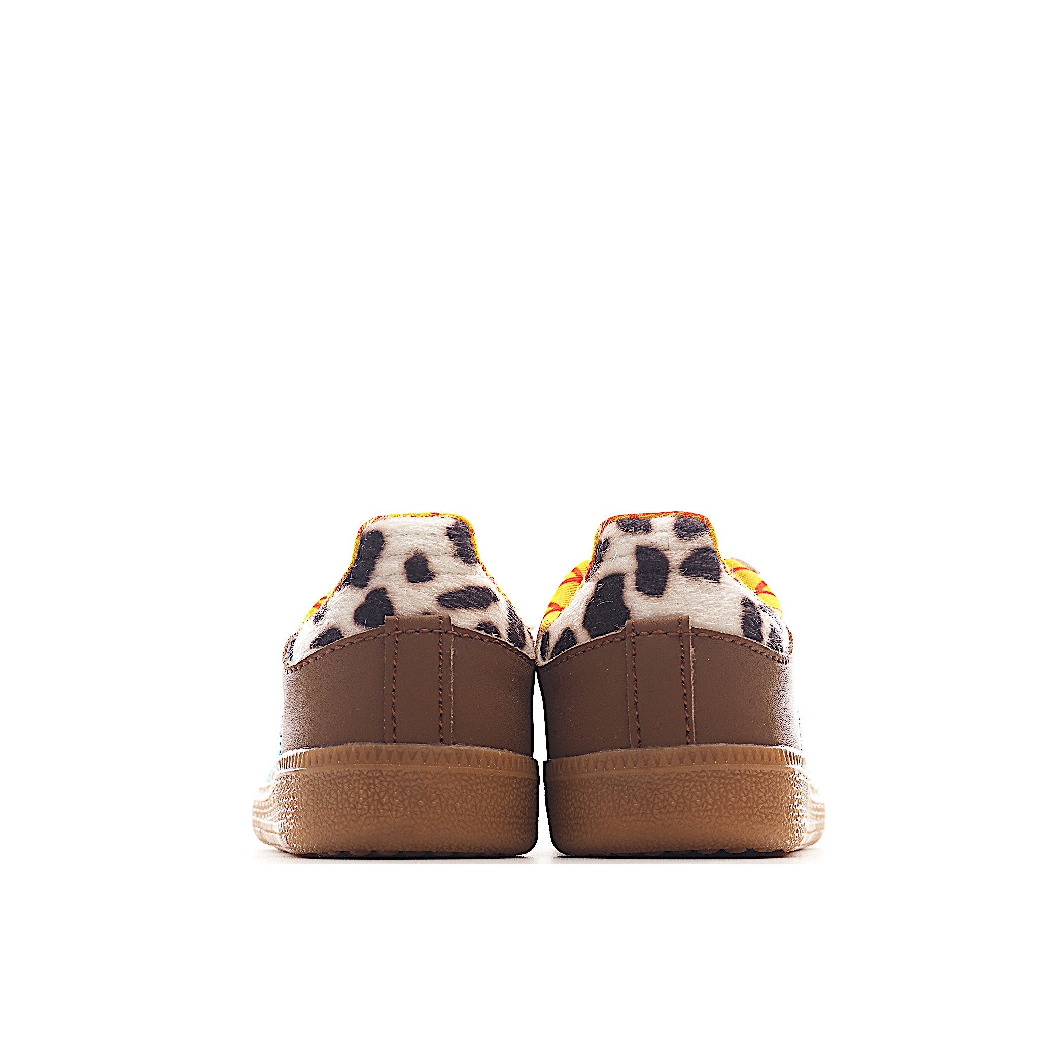 图片[4]-AD 德训 低帮儿童休闲鞋 注：22-27松紧带，28-37系带 如果你回到 1960 年代，你会发现职业足球运动员穿着桑巴，就像这些婴儿鞋一样，几乎就像他们一样。尺寸缩小适合儿童，配有柔软的鞋垫，在全天玩耍时感觉舒适。皮革鞋面、胶橡胶鞋底和3条纹保持经典。 货号：3099 尺码：22-37-选品中心