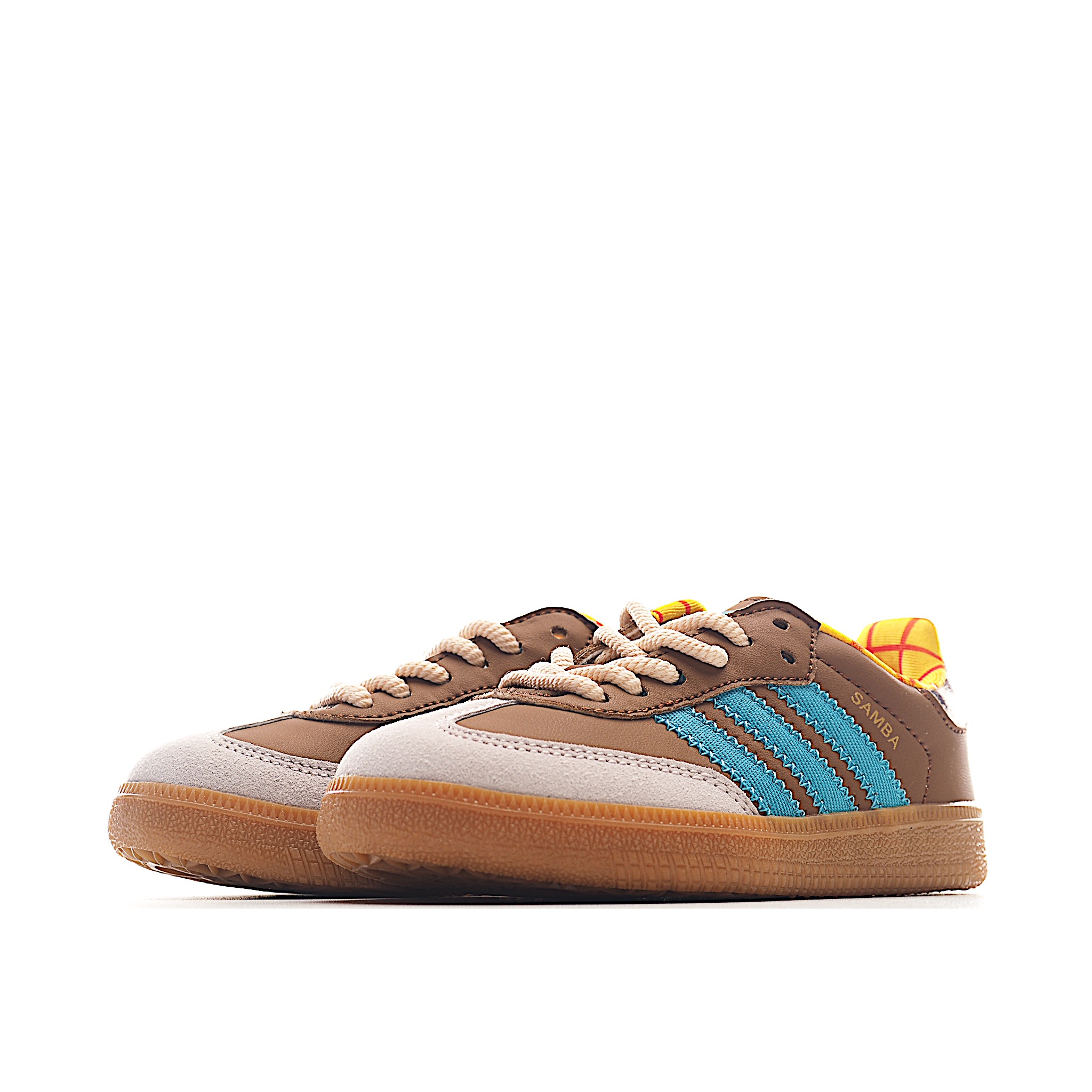 图片[3]-AD 德训 低帮儿童休闲鞋 注：22-27松紧带，28-37系带 如果你回到 1960 年代，你会发现职业足球运动员穿着桑巴，就像这些婴儿鞋一样，几乎就像他们一样。尺寸缩小适合儿童，配有柔软的鞋垫，在全天玩耍时感觉舒适。皮革鞋面、胶橡胶鞋底和3条纹保持经典。 货号：3099 尺码：22-37-选品中心