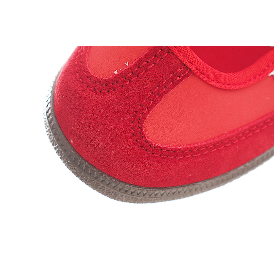 图片[7]-AD 桑巴 玛丽珍儿童休闲鞋 采用现代风格融入时尚的玛丽珍美学，这款低调的鞋子采用光滑的皮革鞋面和标志性的锯齿状条纹，为传统风格注入了新鲜感。光滑的缎面衬里赋予鞋子奢华感，抓地力强的橡胶外底保持经典外观。从室内运动鞋到街头服饰主打单品。 尺码：22-37-选品中心