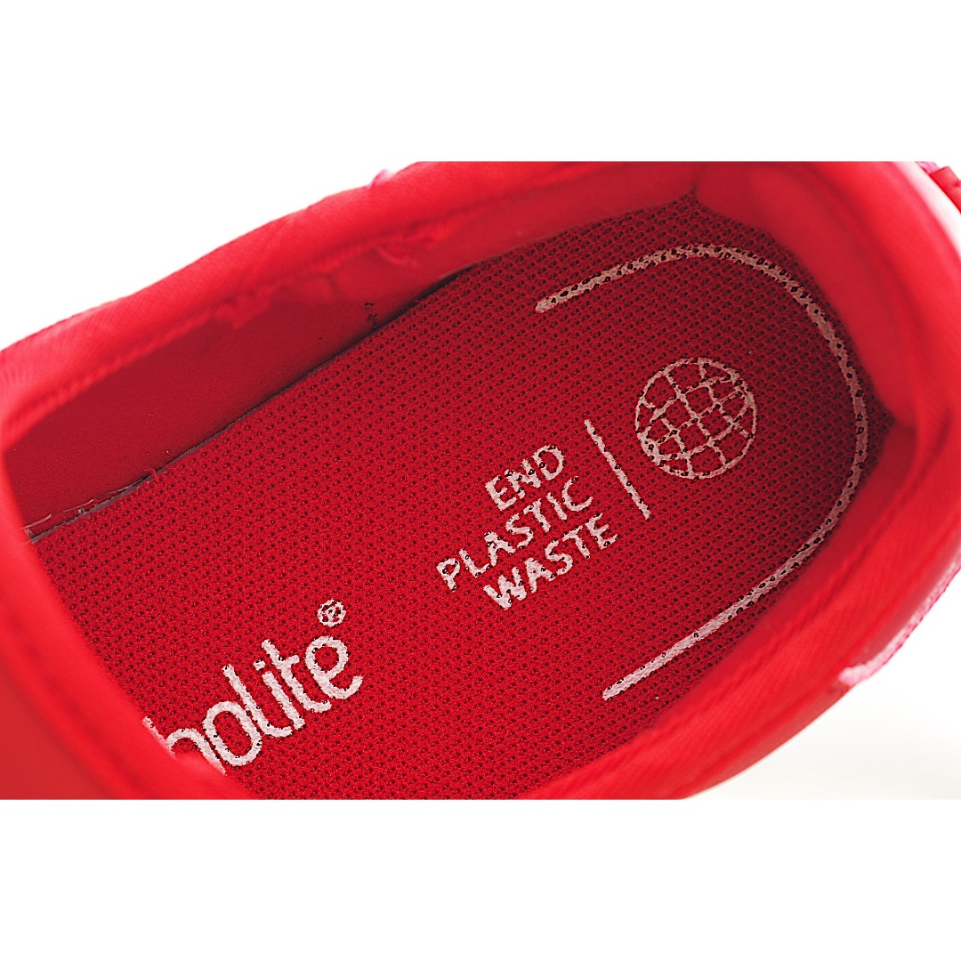 图片[5]-AD 桑巴 玛丽珍儿童休闲鞋 采用现代风格融入时尚的玛丽珍美学，这款低调的鞋子采用光滑的皮革鞋面和标志性的锯齿状条纹，为传统风格注入了新鲜感。光滑的缎面衬里赋予鞋子奢华感，抓地力强的橡胶外底保持经典外观。从室内运动鞋到街头服饰主打单品。 尺码：22-37-选品中心