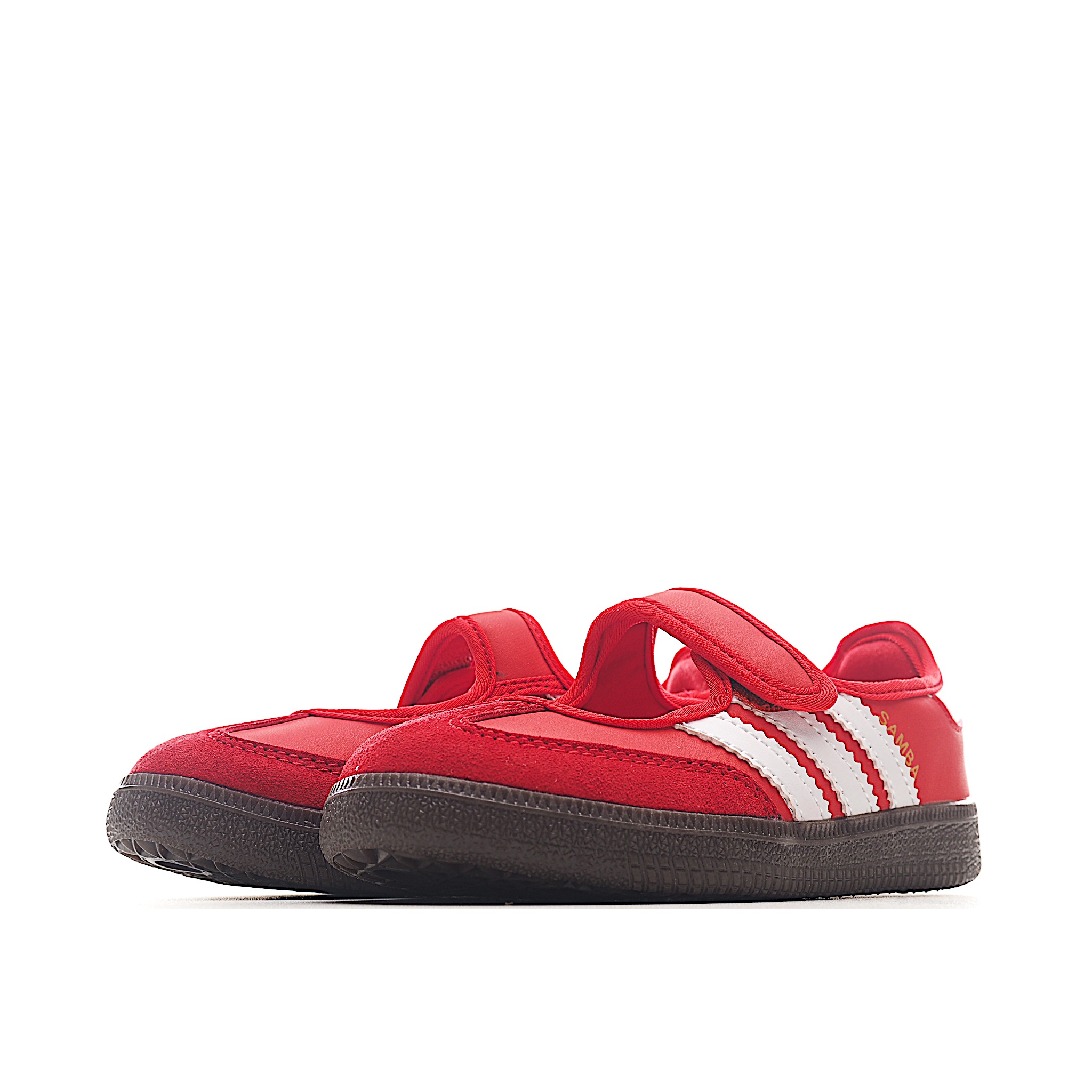 图片[3]-AD 桑巴 玛丽珍儿童休闲鞋 采用现代风格融入时尚的玛丽珍美学，这款低调的鞋子采用光滑的皮革鞋面和标志性的锯齿状条纹，为传统风格注入了新鲜感。光滑的缎面衬里赋予鞋子奢华感，抓地力强的橡胶外底保持经典外观。从室内运动鞋到街头服饰主打单品。 尺码：22-37-选品中心