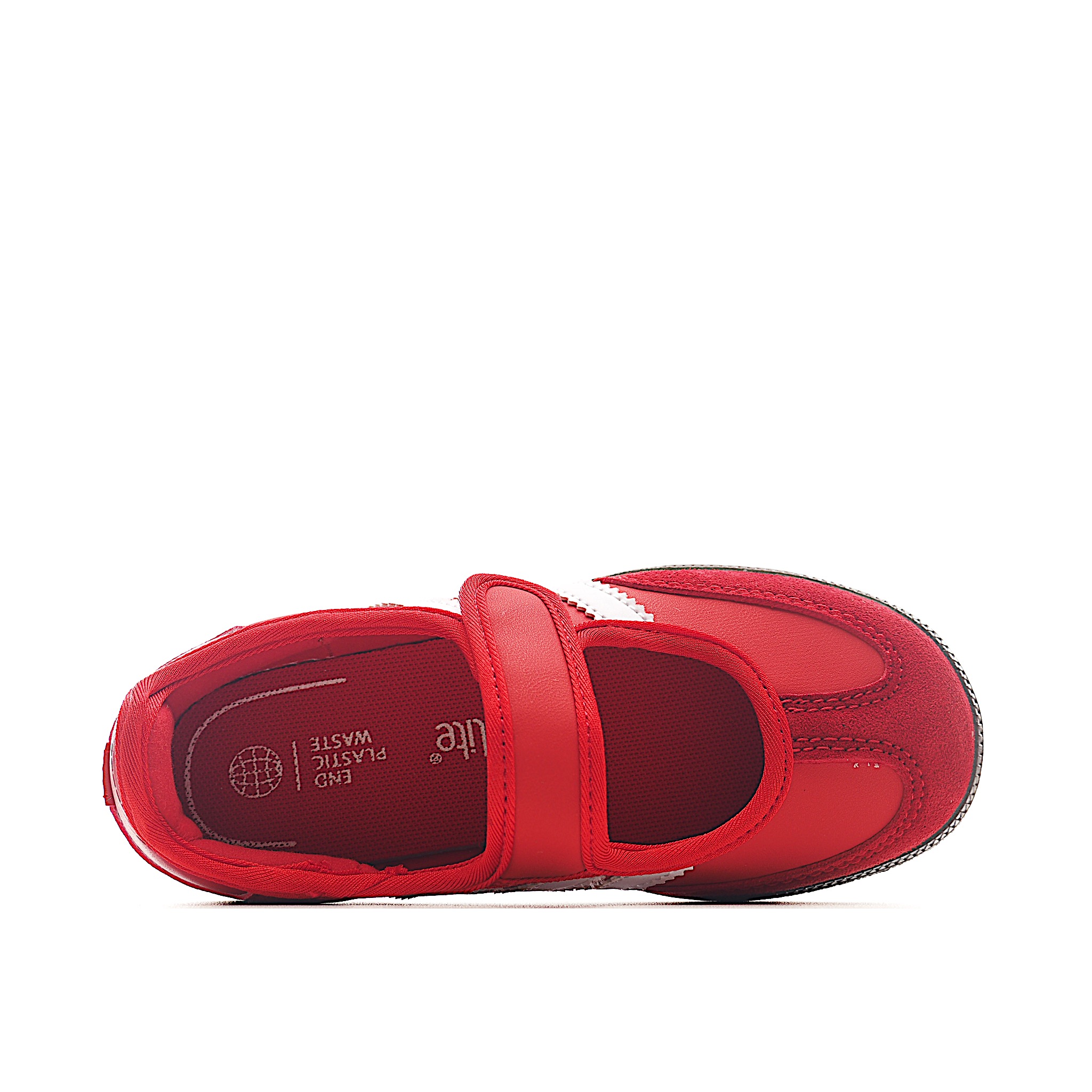 图片[9]-AD 桑巴 玛丽珍儿童休闲鞋 采用现代风格融入时尚的玛丽珍美学，这款低调的鞋子采用光滑的皮革鞋面和标志性的锯齿状条纹，为传统风格注入了新鲜感。光滑的缎面衬里赋予鞋子奢华感，抓地力强的橡胶外底保持经典外观。从室内运动鞋到街头服饰主打单品。 尺码：22-37-选品中心