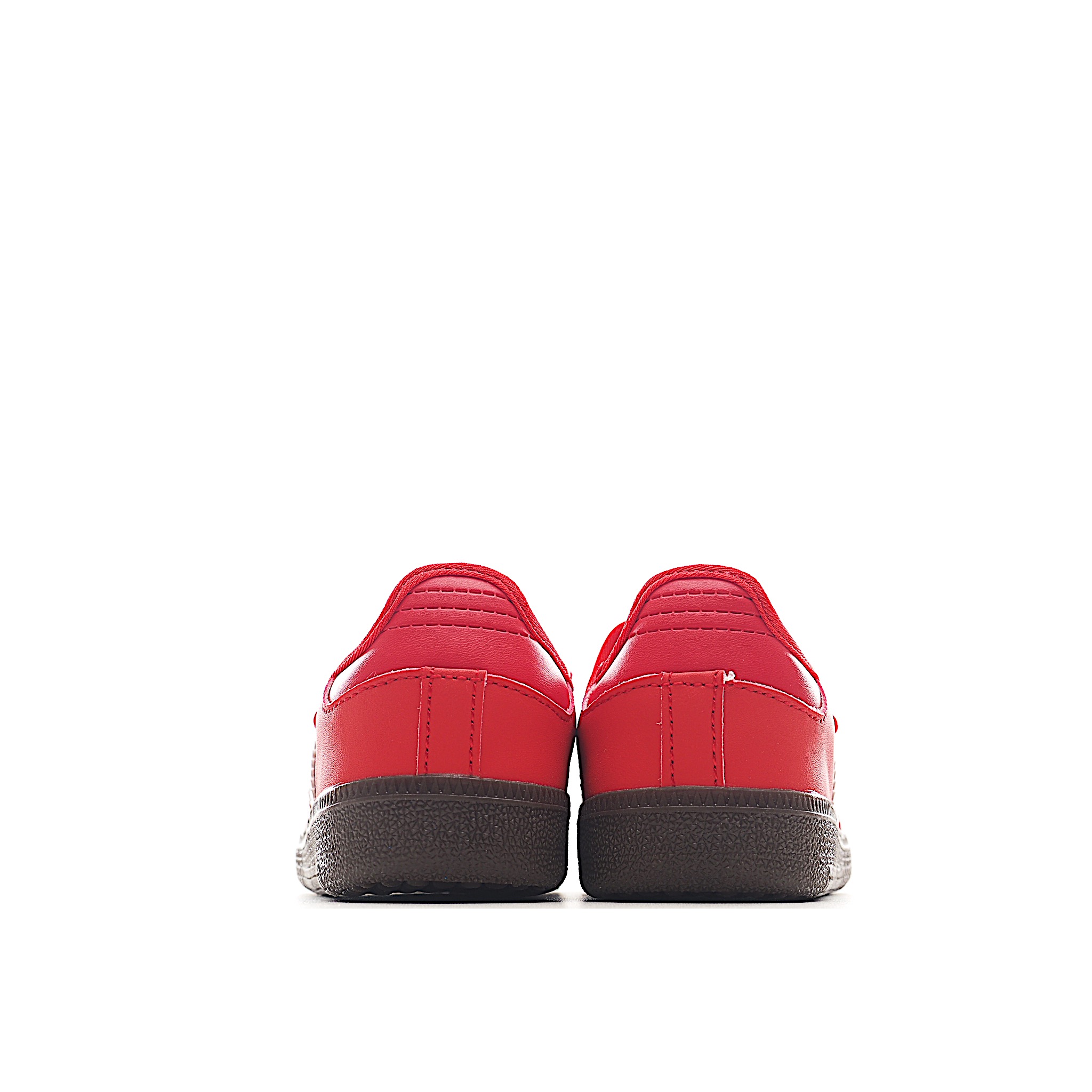 图片[4]-AD 桑巴 玛丽珍儿童休闲鞋 采用现代风格融入时尚的玛丽珍美学，这款低调的鞋子采用光滑的皮革鞋面和标志性的锯齿状条纹，为传统风格注入了新鲜感。光滑的缎面衬里赋予鞋子奢华感，抓地力强的橡胶外底保持经典外观。从室内运动鞋到街头服饰主打单品。 尺码：22-37-选品中心