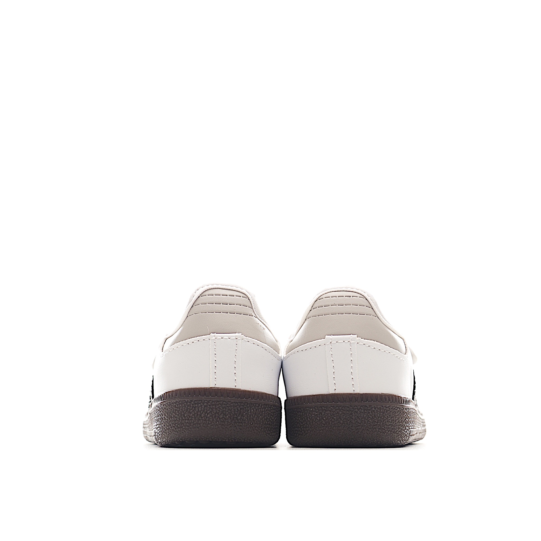 图片[4]-AD 桑巴 玛丽珍儿童休闲鞋 采用现代风格融入时尚的玛丽珍美学，这款低调的鞋子采用光滑的皮革鞋面和标志性的锯齿状条纹，为传统风格注入了新鲜感。光滑的缎面衬里赋予鞋子奢华感，抓地力强的橡胶外底保持经典外观。从室内运动鞋到街头服饰主打单品。 尺码：22-37-选品中心