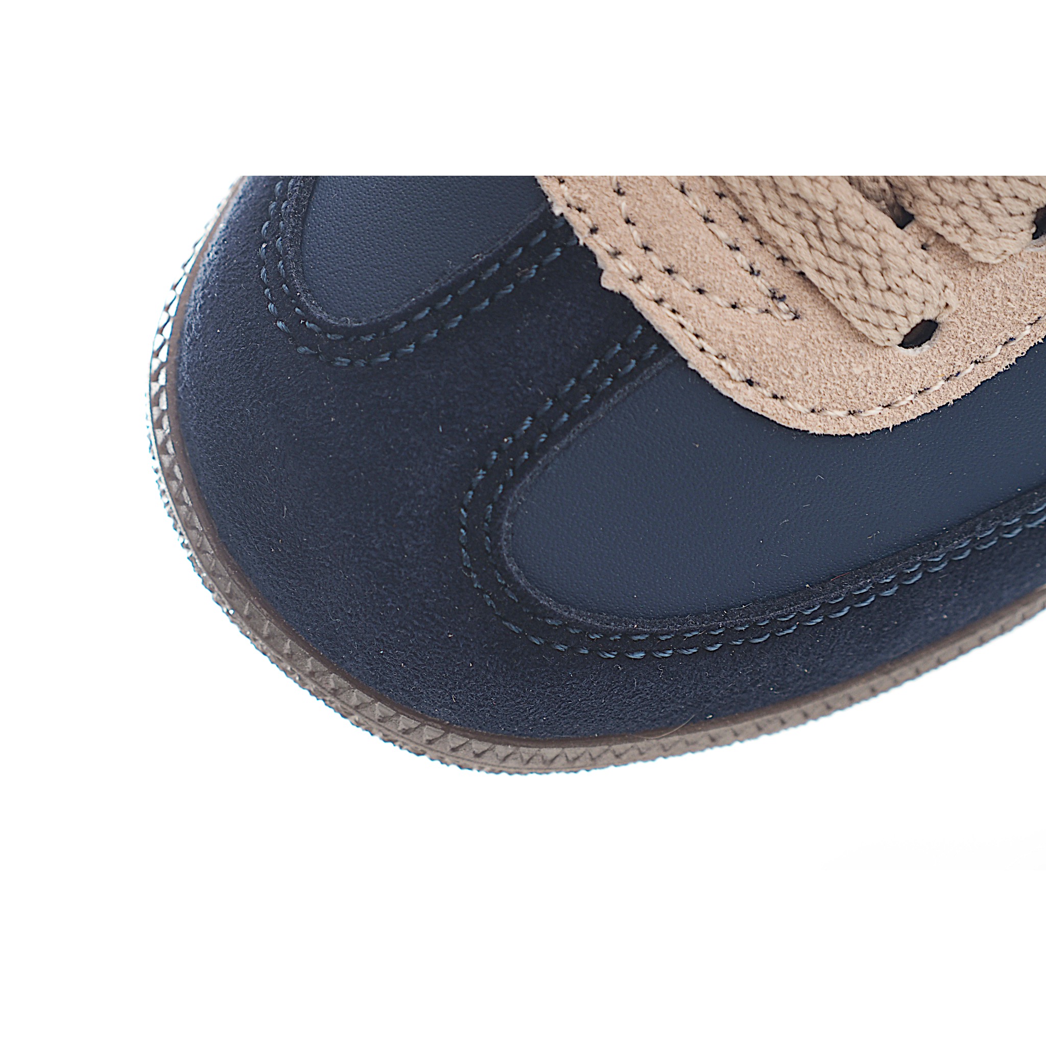 图片[7]-AD 德训 低帮儿童休闲鞋 注：22-27松紧带，28-37系带 如果你回到 1960 年代，你会发现职业足球运动员穿着桑巴，就像这些婴儿鞋一样，几乎就像他们一样。尺寸缩小适合儿童，配有柔软的鞋垫，在全天玩耍时感觉舒适。皮革鞋面、胶橡胶鞋底和3条纹保持经典。 货号：7864 尺码：22-37-选品中心