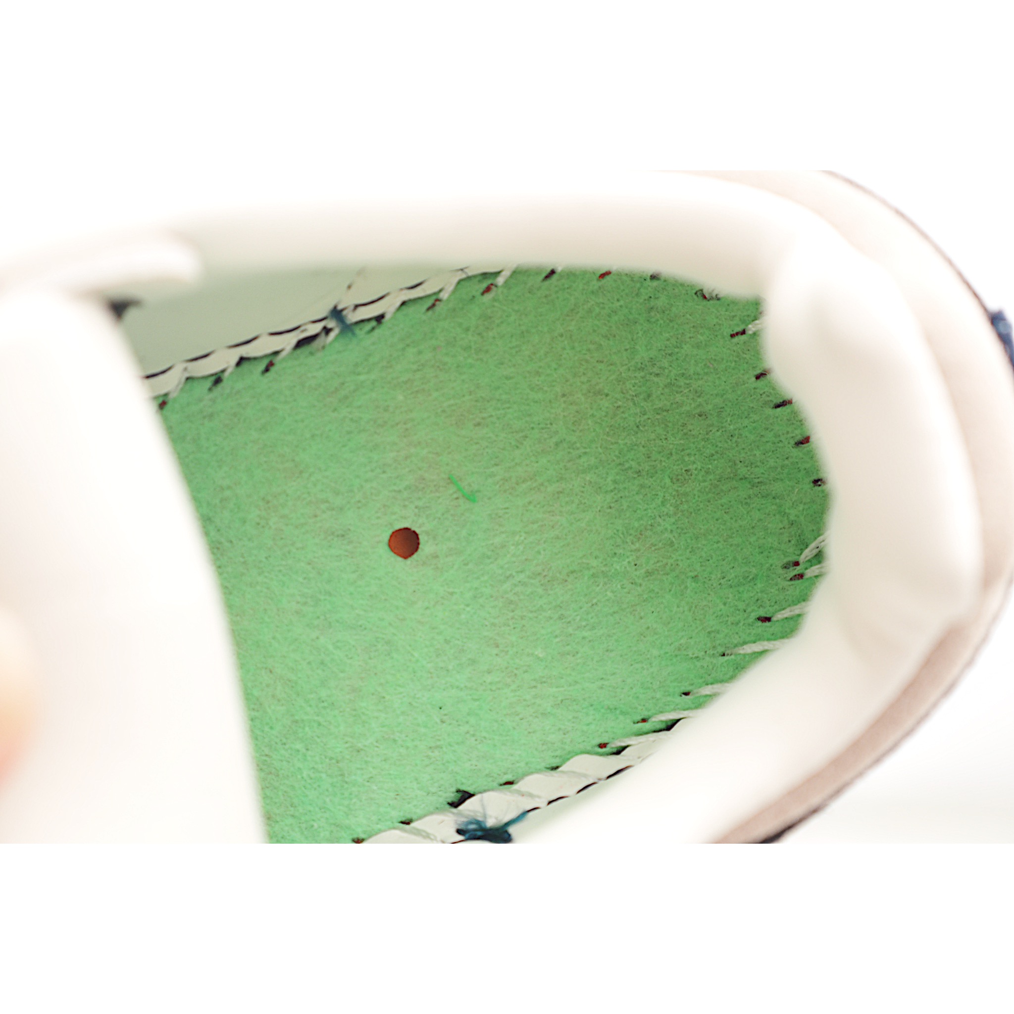 图片[5]-AD 德训 低帮儿童休闲鞋 注：22-27松紧带，28-37系带 如果你回到 1960 年代，你会发现职业足球运动员穿着桑巴，就像这些婴儿鞋一样，几乎就像他们一样。尺寸缩小适合儿童，配有柔软的鞋垫，在全天玩耍时感觉舒适。皮革鞋面、胶橡胶鞋底和3条纹保持经典。 货号：7864 尺码：22-37-选品中心