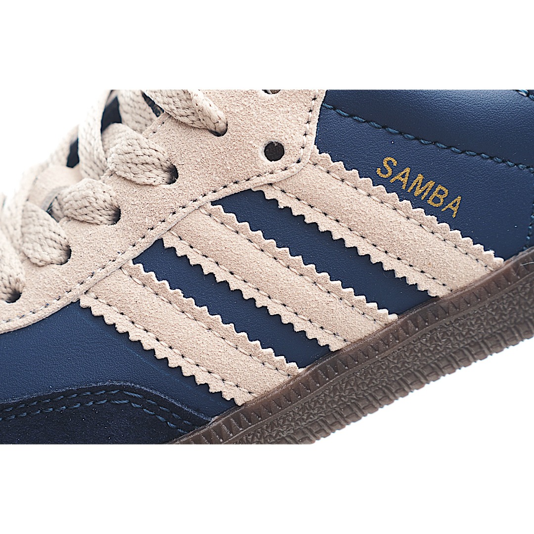 图片[6]-AD 德训 低帮儿童休闲鞋 注：22-27松紧带，28-37系带 如果你回到 1960 年代，你会发现职业足球运动员穿着桑巴，就像这些婴儿鞋一样，几乎就像他们一样。尺寸缩小适合儿童，配有柔软的鞋垫，在全天玩耍时感觉舒适。皮革鞋面、胶橡胶鞋底和3条纹保持经典。 货号：7864 尺码：22-37-选品中心