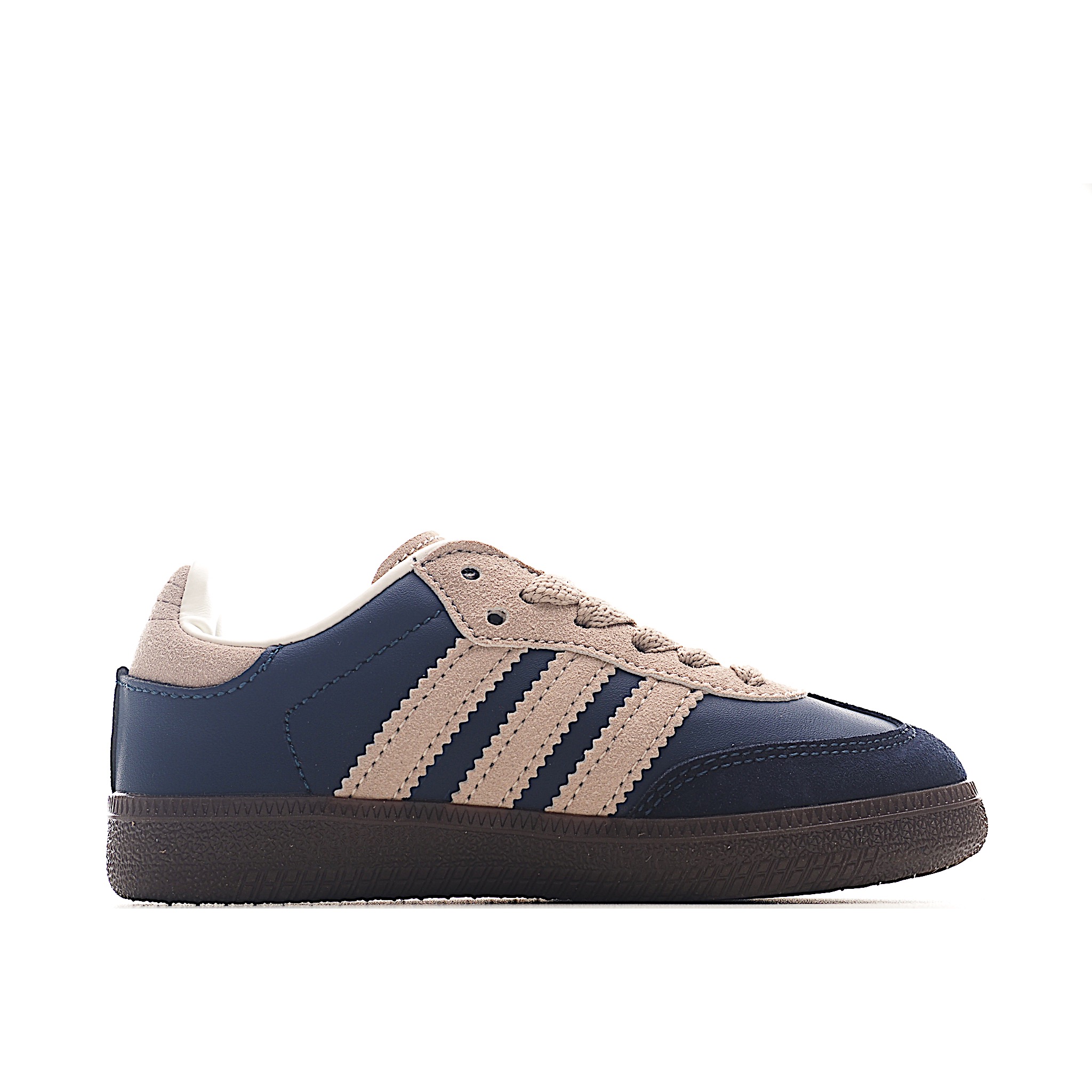 图片[2]-AD 德训 低帮儿童休闲鞋 注：22-27松紧带，28-37系带 如果你回到 1960 年代，你会发现职业足球运动员穿着桑巴，就像这些婴儿鞋一样，几乎就像他们一样。尺寸缩小适合儿童，配有柔软的鞋垫，在全天玩耍时感觉舒适。皮革鞋面、胶橡胶鞋底和3条纹保持经典。 货号：7864 尺码：22-37-选品中心