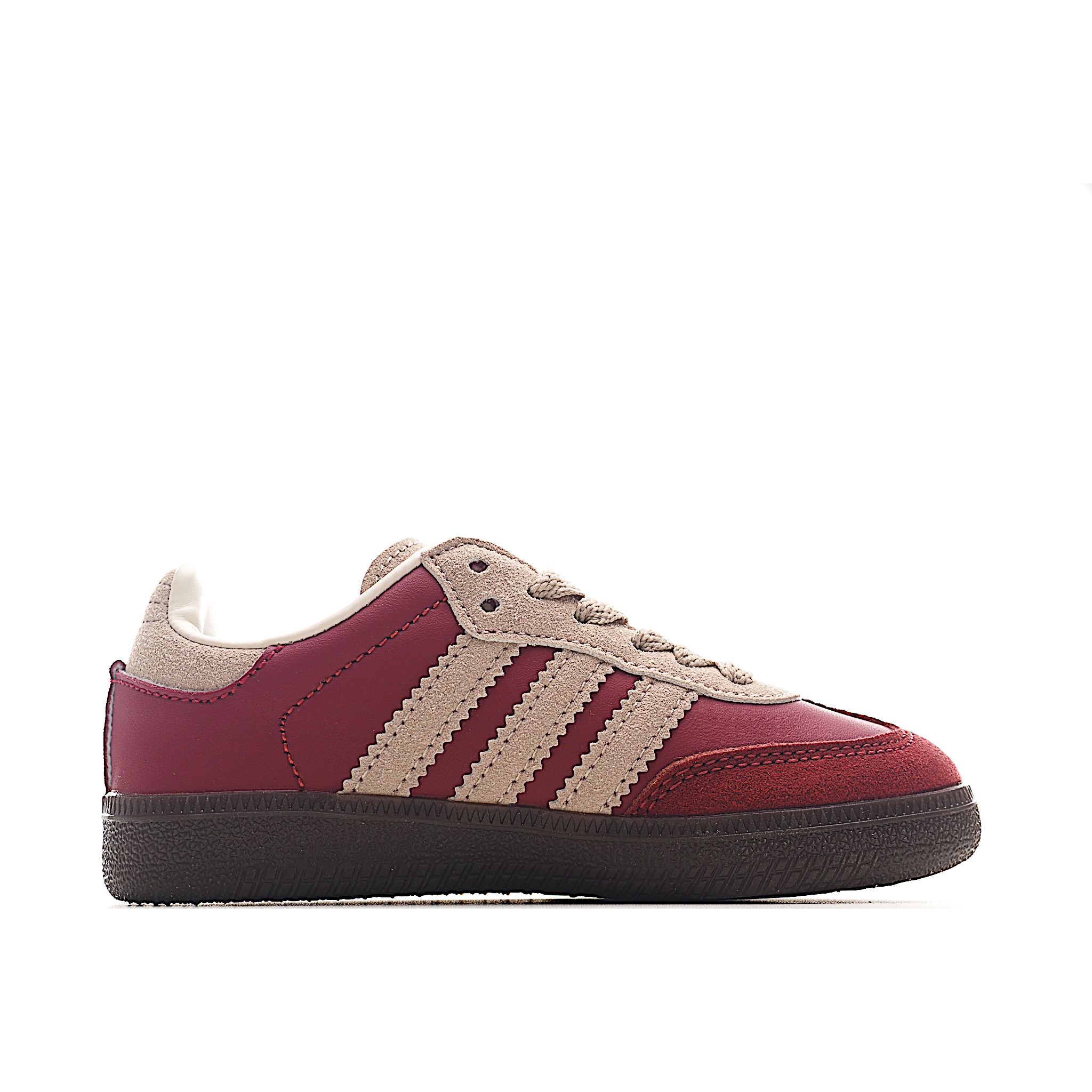 图片[2]-AD 德训 低帮儿童休闲鞋 注：22-27松紧带，28-37系带 如果你回到 1960 年代，你会发现职业足球运动员穿着桑巴，就像这些婴儿鞋一样，几乎就像他们一样。尺寸缩小适合儿童，配有柔软的鞋垫，在全天玩耍时感觉舒适。皮革鞋面、胶橡胶鞋底和3条纹保持经典。 货号：7863 尺码：22-37-选品中心