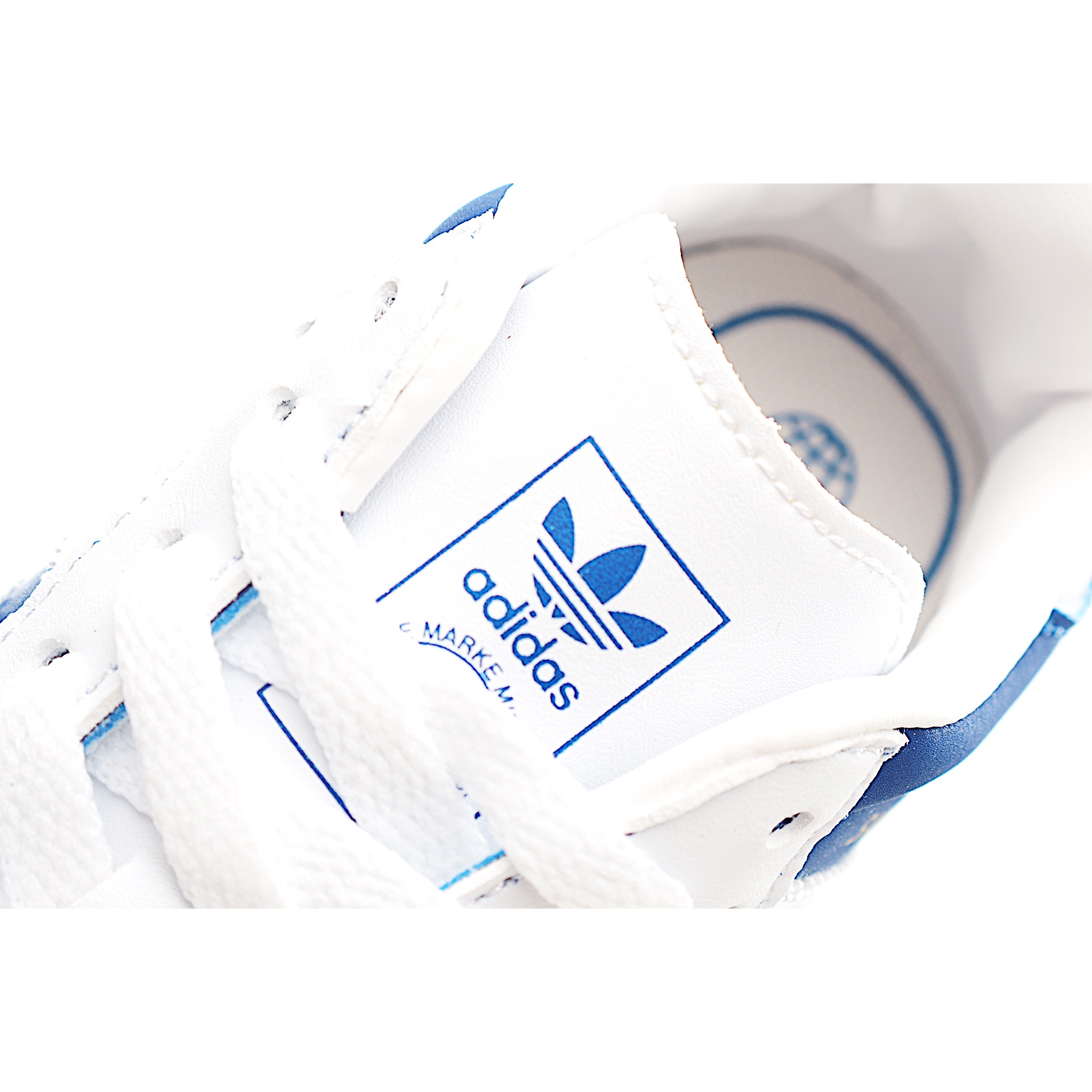 图片[5]-AD 德训 低帮儿童休闲鞋 注：22-27松紧带，28-37系带 如果你回到 1960 年代，你会发现职业足球运动员穿着桑巴，就像这些婴儿鞋一样，几乎就像他们一样。尺寸缩小适合儿童，配有柔软的鞋垫，在全天玩耍时感觉舒适。皮革鞋面、胶橡胶鞋底和3条纹保持经典。 货号：3203 尺码：22-37-选品中心