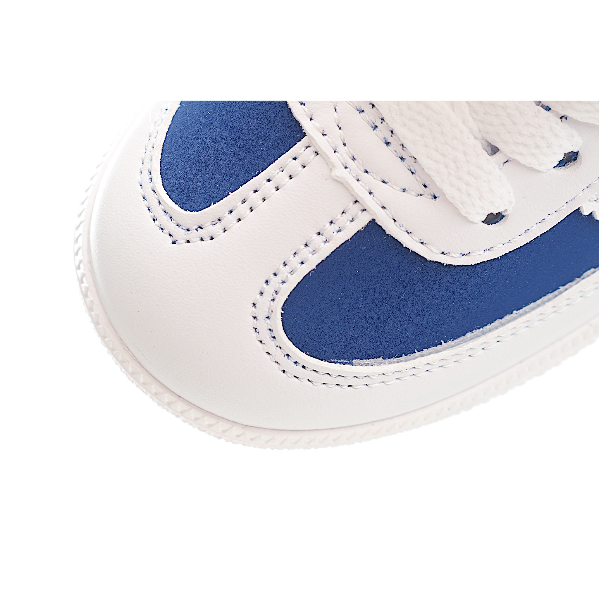 图片[7]-AD 德训 低帮儿童休闲鞋 注：22-27松紧带，28-37系带 如果你回到 1960 年代，你会发现职业足球运动员穿着桑巴，就像这些婴儿鞋一样，几乎就像他们一样。尺寸缩小适合儿童，配有柔软的鞋垫，在全天玩耍时感觉舒适。皮革鞋面、胶橡胶鞋底和3条纹保持经典。 货号：3203 尺码：22-37-选品中心