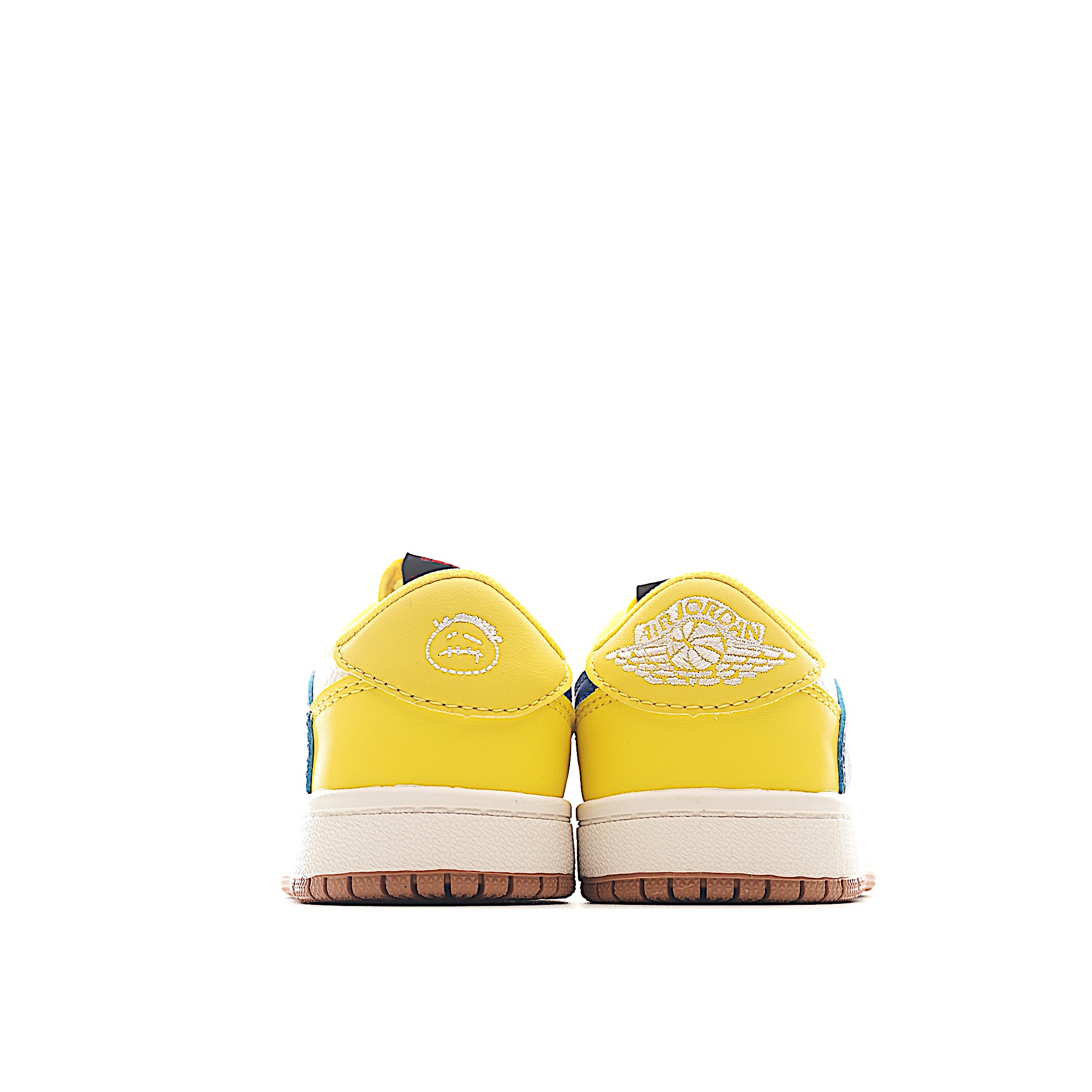 图片[5]-这款时尚与舒适并存的潮流鞋，其耐磨鞋底和优质材料确保小脚始终舒适，适合各种日常活动，使其成为儿童运动鞋爱好者的完美选择。鞋跟采用联合品牌细节，脚下饰有标志性的双色橡胶鞋底，确保您的孩子在场上踢得最好。 货号：7700 尺码：24-37-选品中心