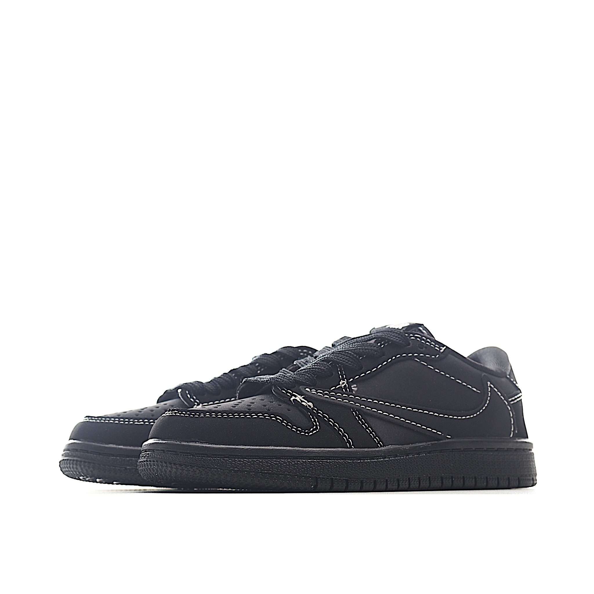 图片[3]-这款时尚与舒适并存的潮流鞋，其耐磨鞋底和优质材料确保小脚始终舒适，适合各种日常活动，使其成为儿童运动鞋爱好者的完美选择。鞋跟采用联合品牌细节，脚下饰有标志性的双色橡胶鞋底，确保您的孩子在场上踢得最好。 货号：6001 尺码：24-37-选品中心