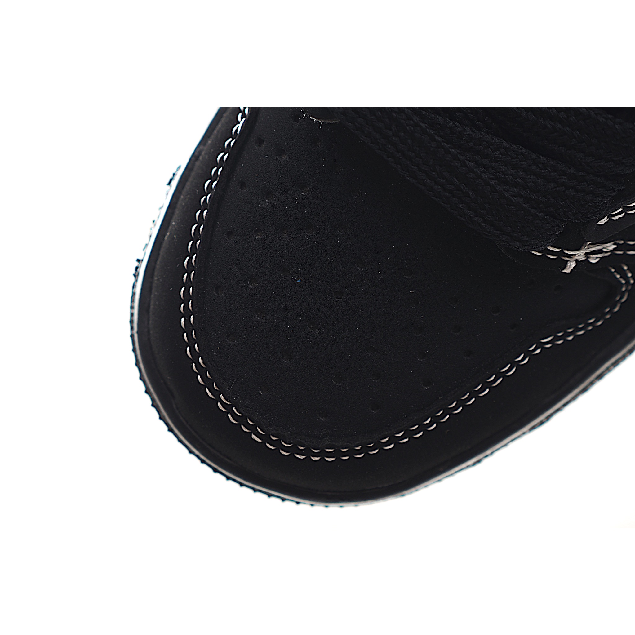 图片[7]-这款时尚与舒适并存的潮流鞋，其耐磨鞋底和优质材料确保小脚始终舒适，适合各种日常活动，使其成为儿童运动鞋爱好者的完美选择。鞋跟采用联合品牌细节，脚下饰有标志性的双色橡胶鞋底，确保您的孩子在场上踢得最好。 货号：6001 尺码：24-37-选品中心