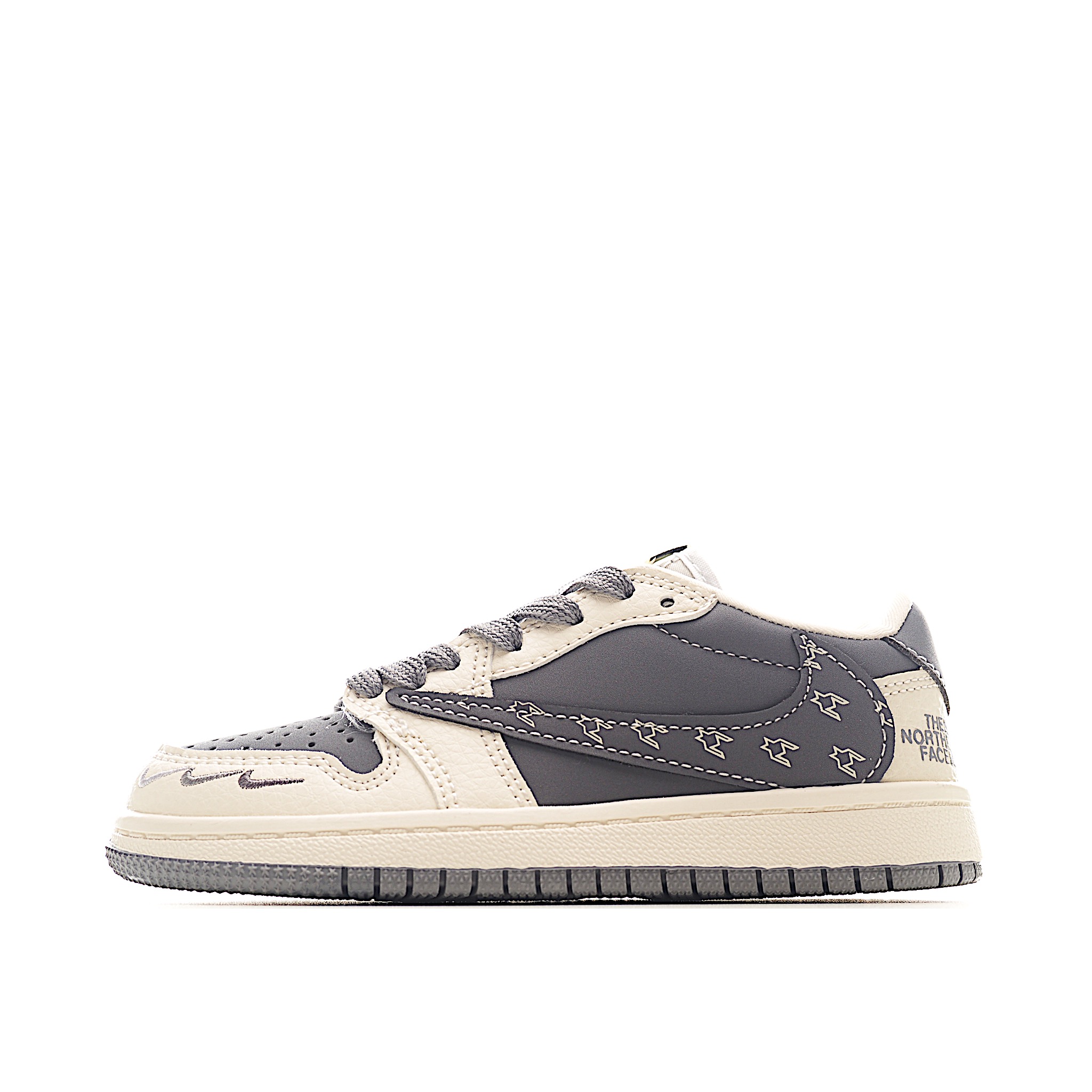 这款时尚与舒适并存的潮流鞋，其耐磨鞋底和优质材料确保小脚始终舒适，适合各种日常活动，使其成为儿童运动鞋爱好者的完美选择。鞋跟采用联合品牌细节，脚下饰有标志性的双色橡胶鞋底，确保您的孩子在场上踢得最好。 货号：4011 尺码：24-37-选品中心