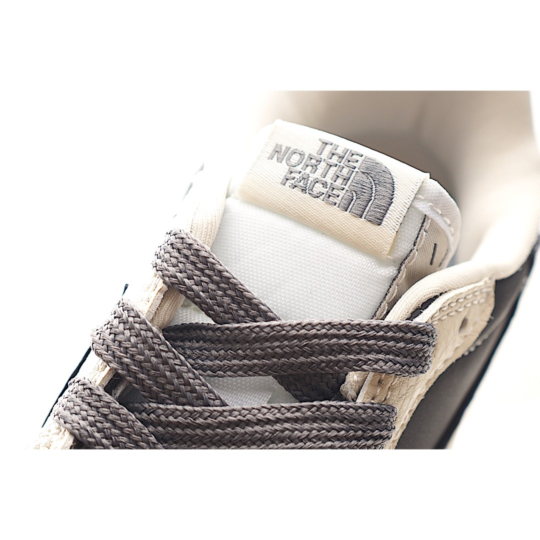 图片[9]-这款时尚与舒适并存的潮流鞋，其耐磨鞋底和优质材料确保小脚始终舒适，适合各种日常活动，使其成为儿童运动鞋爱好者的完美选择。鞋跟采用联合品牌细节，脚下饰有标志性的双色橡胶鞋底，确保您的孩子在场上踢得最好。 货号：4011 尺码：24-37-选品中心