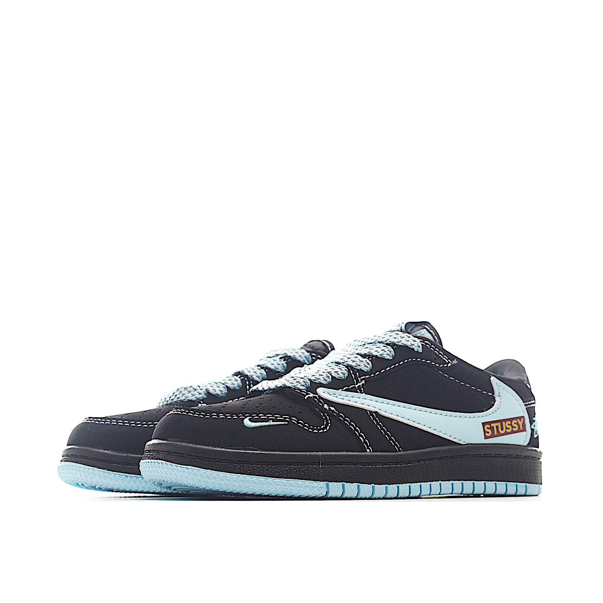 图片[3]-这款时尚与舒适并存的潮流鞋，其耐磨鞋底和优质材料确保小脚始终舒适，适合各种日常活动，使其成为儿童运动鞋爱好者的完美选择。鞋跟采用联合品牌细节，脚下饰有标志性的双色橡胶鞋底，确保您的孩子在场上踢得最好。 货号：4008 尺码：24-37-选品中心