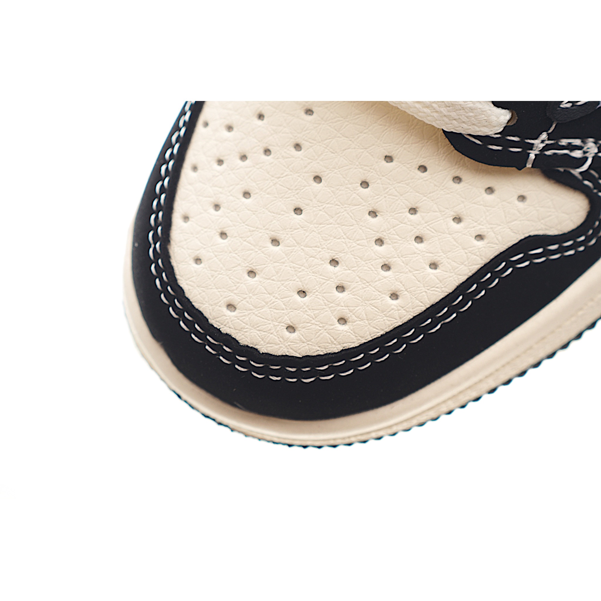 图片[8]-这款时尚与舒适并存的潮流鞋，其耐磨鞋底和优质材料确保小脚始终舒适，适合各种日常活动，使其成为儿童运动鞋爱好者的完美选择。鞋跟采用联合品牌细节，脚下饰有标志性的双色橡胶鞋底，确保您的孩子在场上踢得最好。 货号：4021 尺码：24-37-选品中心