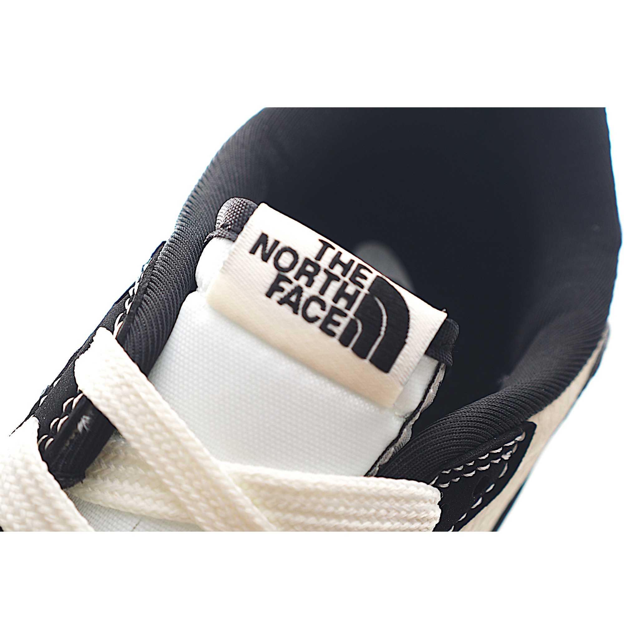 图片[9]-这款时尚与舒适并存的潮流鞋，其耐磨鞋底和优质材料确保小脚始终舒适，适合各种日常活动，使其成为儿童运动鞋爱好者的完美选择。鞋跟采用联合品牌细节，脚下饰有标志性的双色橡胶鞋底，确保您的孩子在场上踢得最好。 货号：4021 尺码：24-37-选品中心