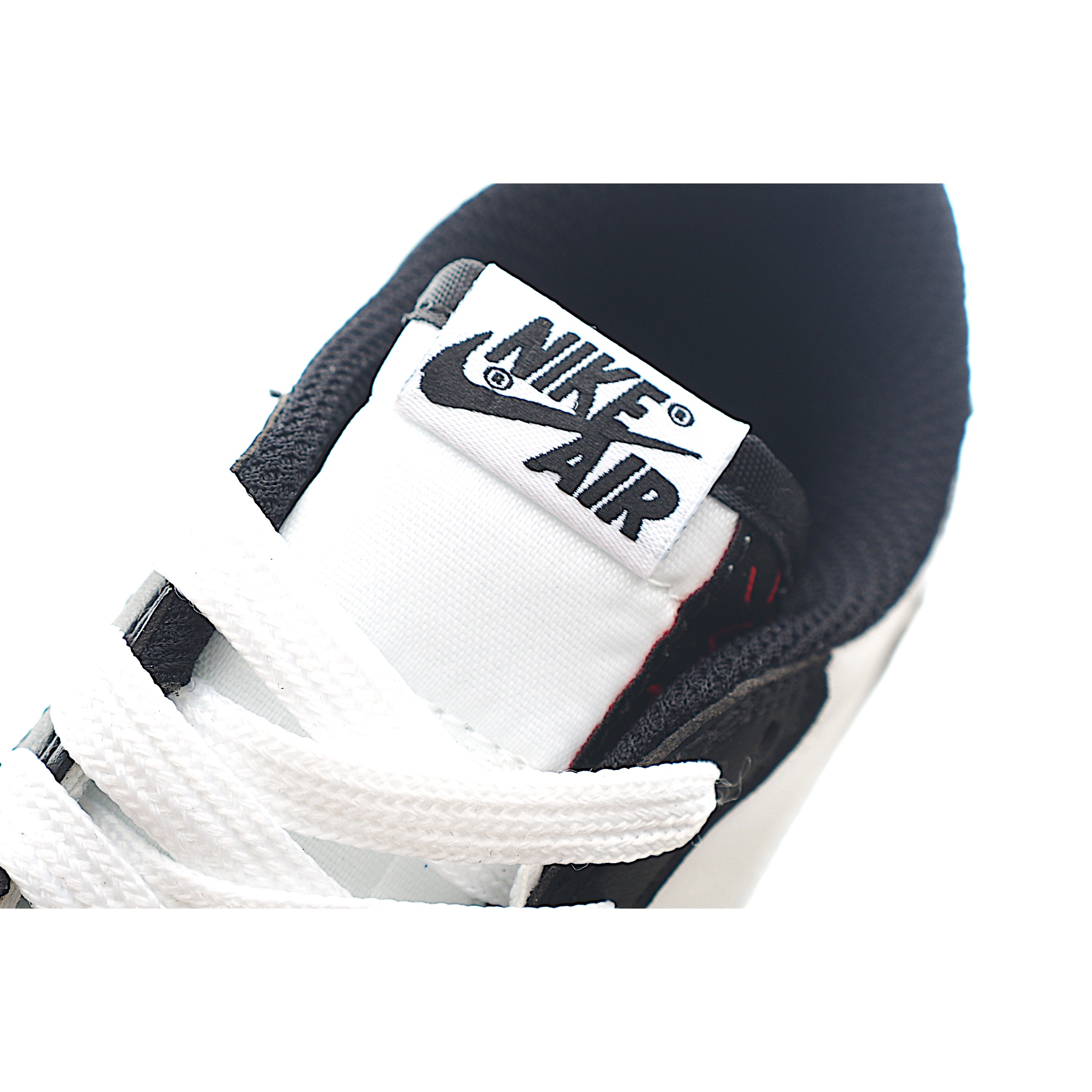 图片[9]-这款时尚与舒适并存的潮流鞋，其耐磨鞋底和优质材料确保小脚始终舒适，适合各种日常活动，使其成为儿童运动鞋爱好者的完美选择。鞋跟采用联合品牌细节，脚下饰有标志性的双色橡胶鞋底，确保您的孩子在场上踢得最好。 货号：6011 尺码：24-37-选品中心