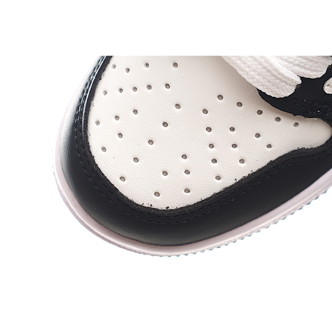 图片[8]-这款时尚与舒适并存的潮流鞋，其耐磨鞋底和优质材料确保小脚始终舒适，适合各种日常活动，使其成为儿童运动鞋爱好者的完美选择。鞋跟采用联合品牌细节，脚下饰有标志性的双色橡胶鞋底，确保您的孩子在场上踢得最好。 货号：6011 尺码：24-37-选品中心