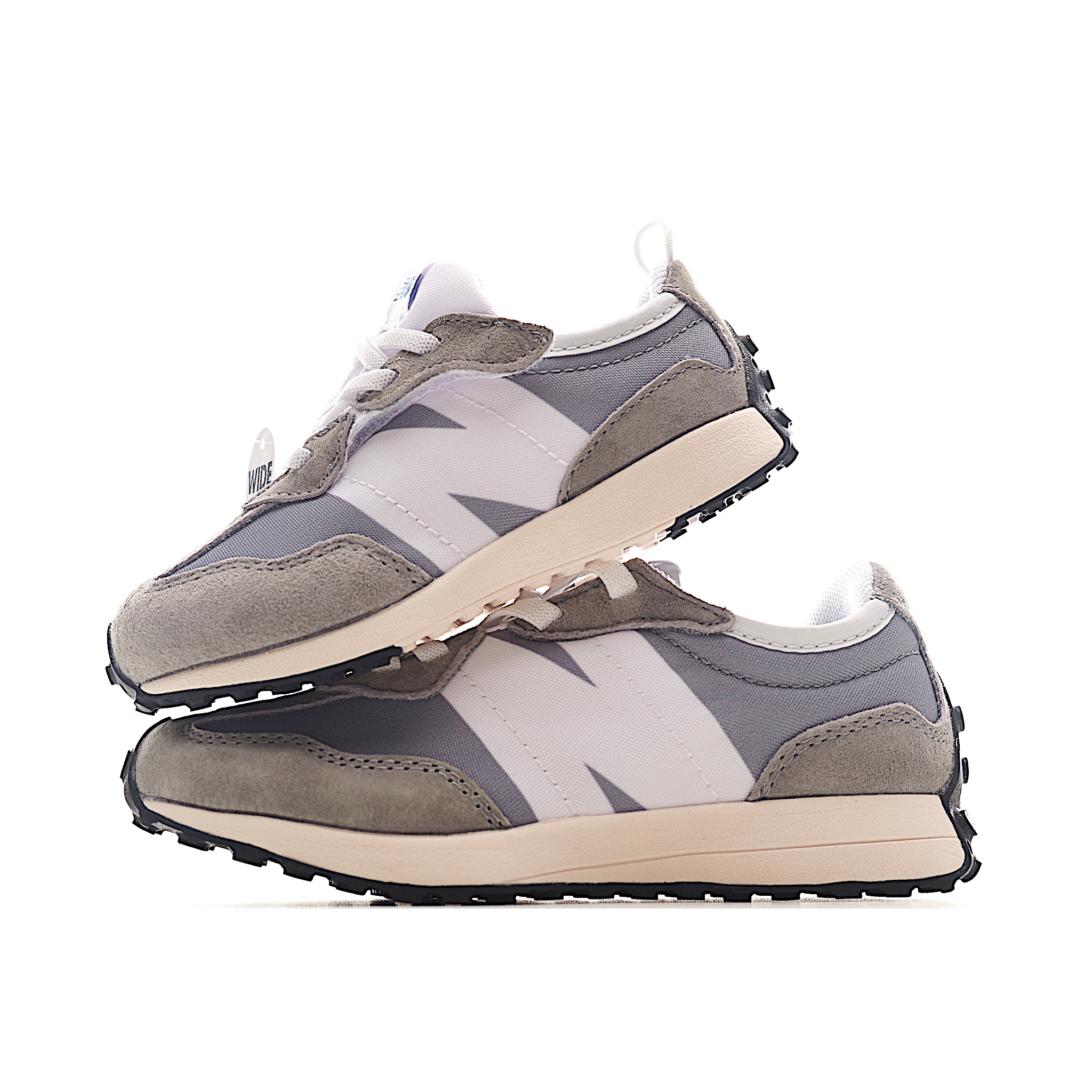 NO:338697,Designed for preschoolers, it combines retro classic design and modern comfort. The wide version design is more suitable for Asian children's feet and provides better support. The light and breathable material makes children more comfortable to walk. The unique large sole design ensures excellent grip and stability. It is ideal for playing and daily wear. Size 21-37 (small size 21-27 Velcro, large size 28-37 elastic band) Article number LAB, NB,19860909专为学龄前儿童设计,以复古经典设计和现代舒适相结合,宽版设计更贴合亚洲儿童脚型,提供更佳支撑.轻盈透气的材质让孩子行走更加舒适,独特的大底设计确保出色的抓地力和稳定性,无论是玩耍还是日常穿着,都是理想选择. 尺码21-37 (小码21-27魔术贴,大码28-37松紧带) 货号LAB,NB,,Children's