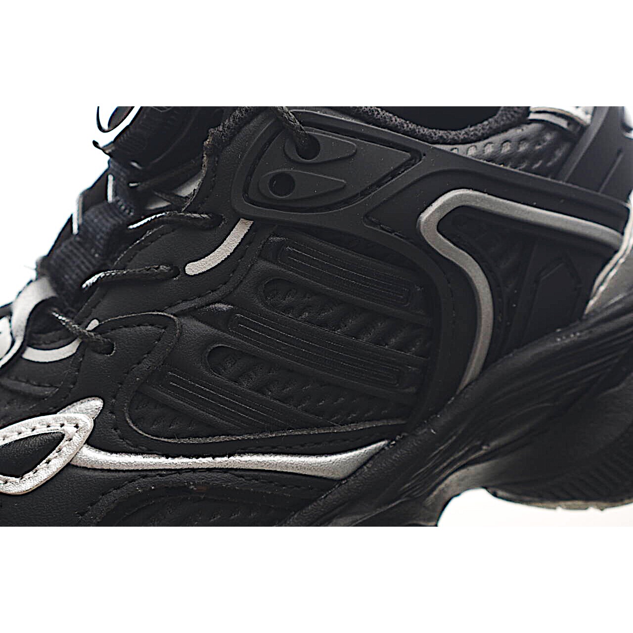 图片[8]-AD新款旋转扣做旧老爹鞋童鞋 尺码：26-37码 经典做旧老爹鞋🆕 优质锁扣设计，穿脱方便✌🏻 优质面料拼接，质感满满💯 耐磨防滑大底，脚感超赞👍🏻-选品中心