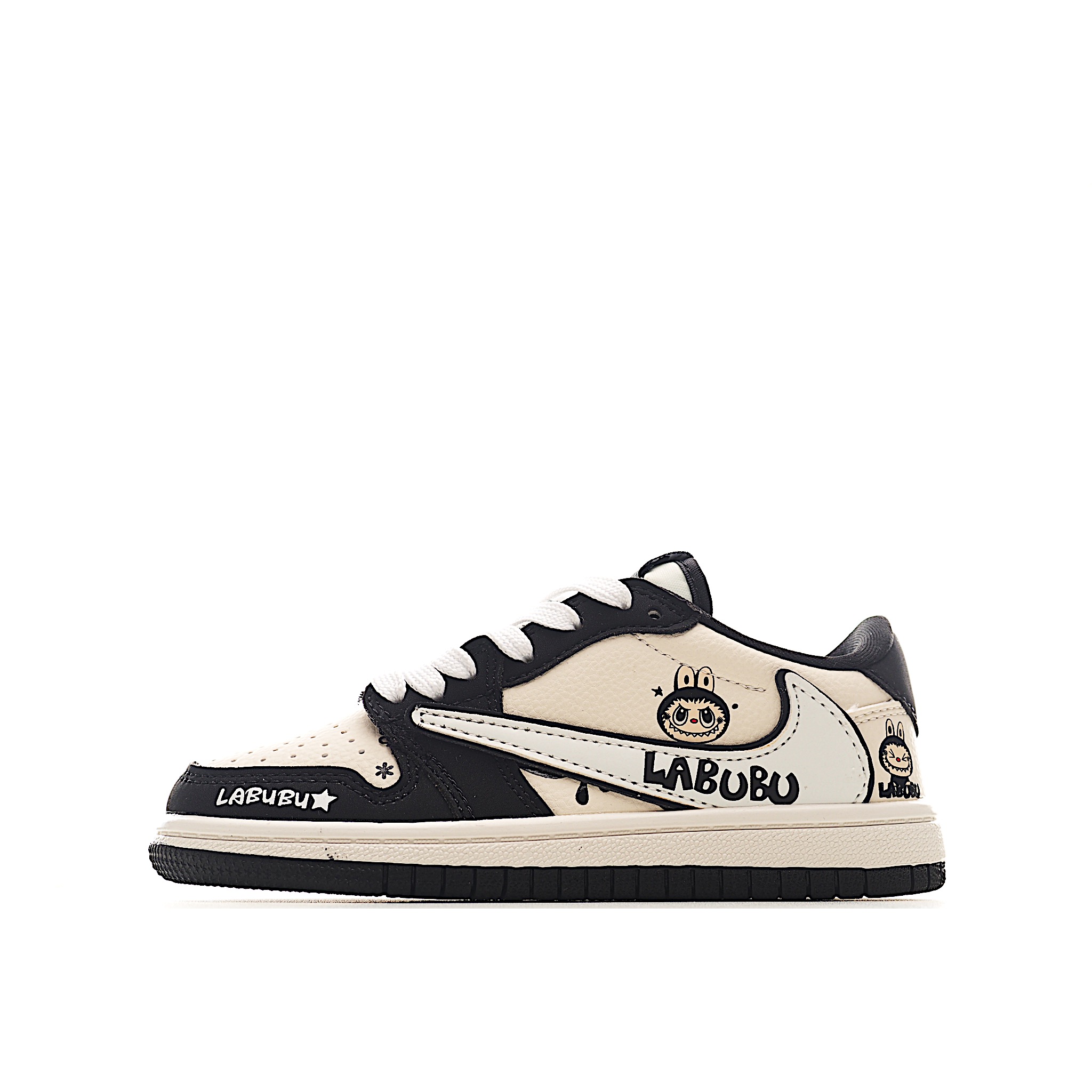 这款时尚与舒适并存的潮流鞋，其耐磨鞋底和优质材料确保小脚始终舒适，适合各种日常活动，使其成为儿童运动鞋爱好者的完美选择。鞋跟采用联合品牌细节，脚下饰有标志性的双色橡胶鞋底，确保您的孩子在场上踢得最好。 货号：9011 尺码：24-37-选品中心