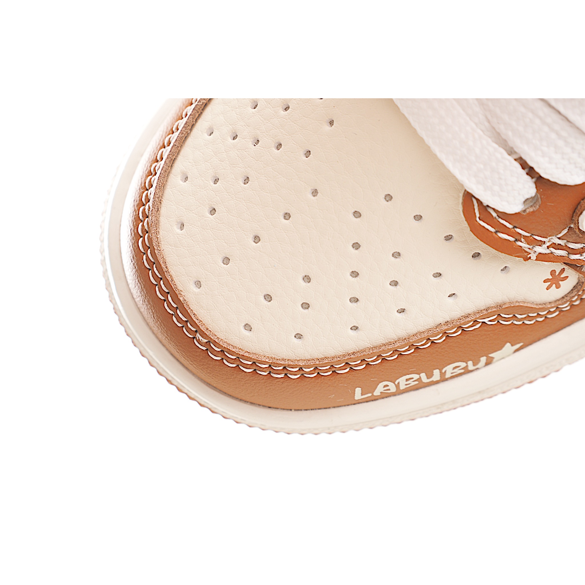 图片[7]-这款时尚与舒适并存的潮流鞋，其耐磨鞋底和优质材料确保小脚始终舒适，适合各种日常活动，使其成为儿童运动鞋爱好者的完美选择。鞋跟采用联合品牌细节，脚下饰有标志性的双色橡胶鞋底，确保您的孩子在场上踢得最好。 货号：7106 尺码：24-37-选品中心