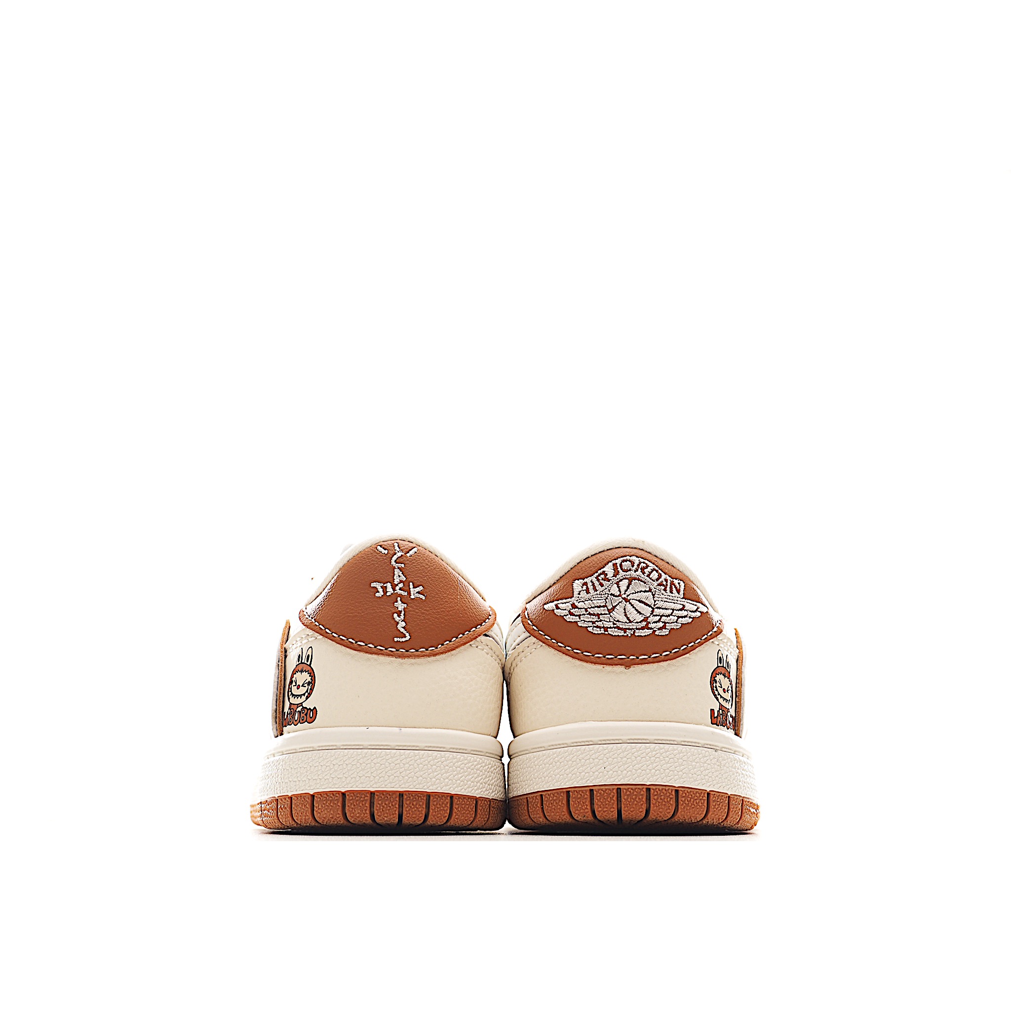 图片[4]-这款时尚与舒适并存的潮流鞋，其耐磨鞋底和优质材料确保小脚始终舒适，适合各种日常活动，使其成为儿童运动鞋爱好者的完美选择。鞋跟采用联合品牌细节，脚下饰有标志性的双色橡胶鞋底，确保您的孩子在场上踢得最好。 货号：7106 尺码：24-37-选品中心