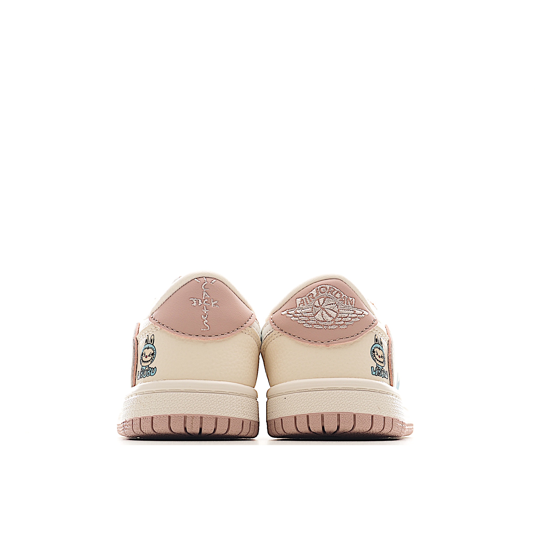 图片[4]-这款时尚与舒适并存的潮流鞋，其耐磨鞋底和优质材料确保小脚始终舒适，适合各种日常活动，使其成为儿童运动鞋爱好者的完美选择。鞋跟采用联合品牌细节，脚下饰有标志性的双色橡胶鞋底，确保您的孩子在场上踢得最好。 货号：7206 尺码：24-37-选品中心