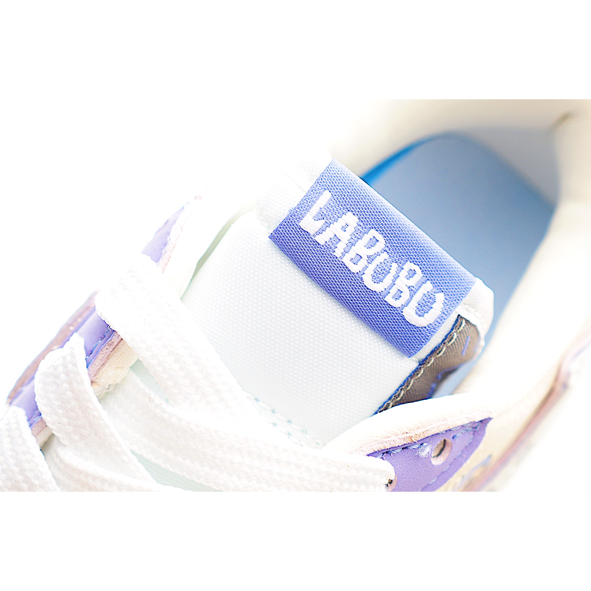 图片[5]-这款时尚与舒适并存的潮流鞋，其耐磨鞋底和优质材料确保小脚始终舒适，适合各种日常活动，使其成为儿童运动鞋爱好者的完美选择。鞋跟采用联合品牌细节，脚下饰有标志性的双色橡胶鞋底，确保您的孩子在场上踢得最好。 货号：9512 尺码：24-37-选品中心