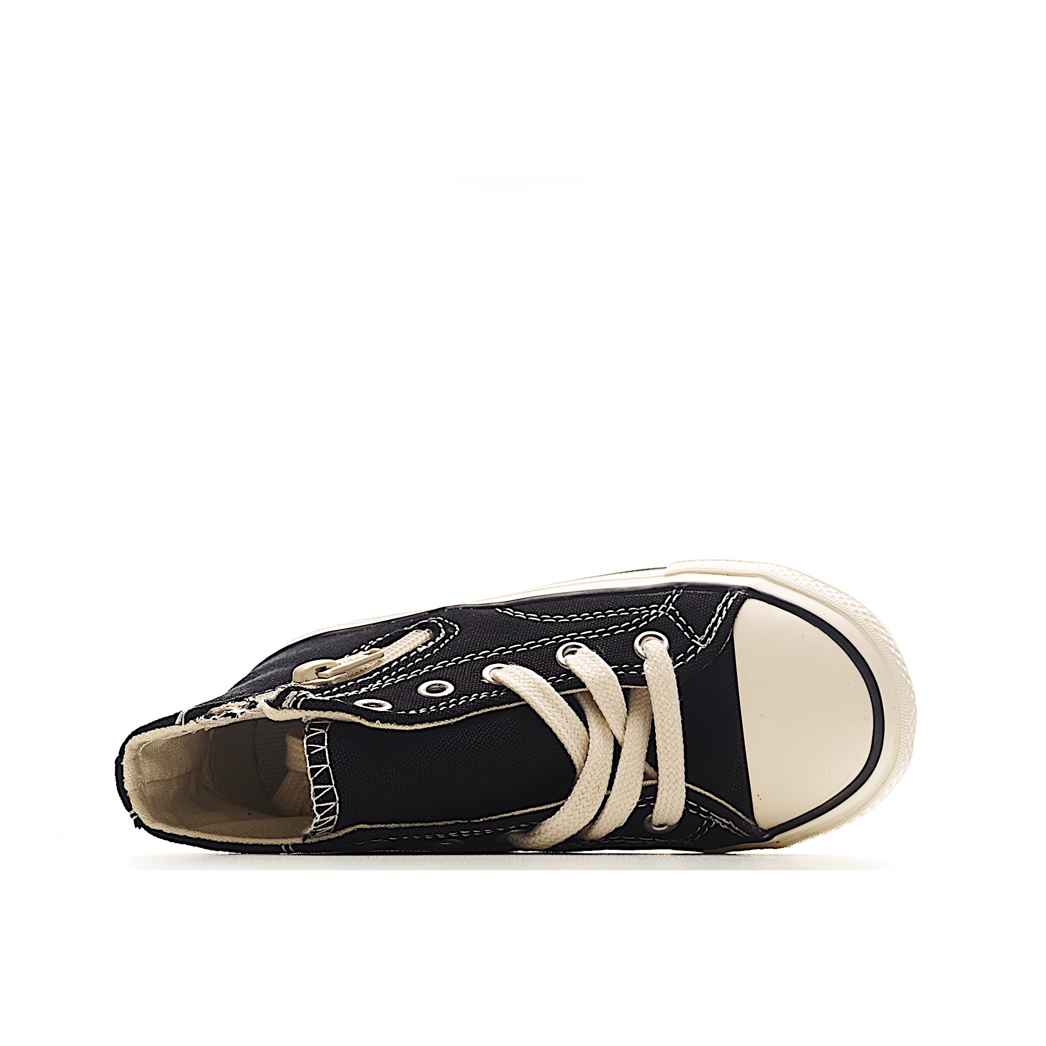 图片[9]-前系带+侧开拉链双闭合的设计方便穿着，很大程度贴合宝宝的脚型，提升舒适度。柔软的橡胶鞋跟内置板，鞋底设计在脚部弯曲处牢固弯曲。柔软的鞋底设计，减轻脚部负担鞋跟区域内置板的鞋底设计，可在脚弯曲处牢固弯曲可拆卸抗菌杯鞋垫，贴合度和缓冲性极佳 。 货号：8001 尺码：24-35-选品中心