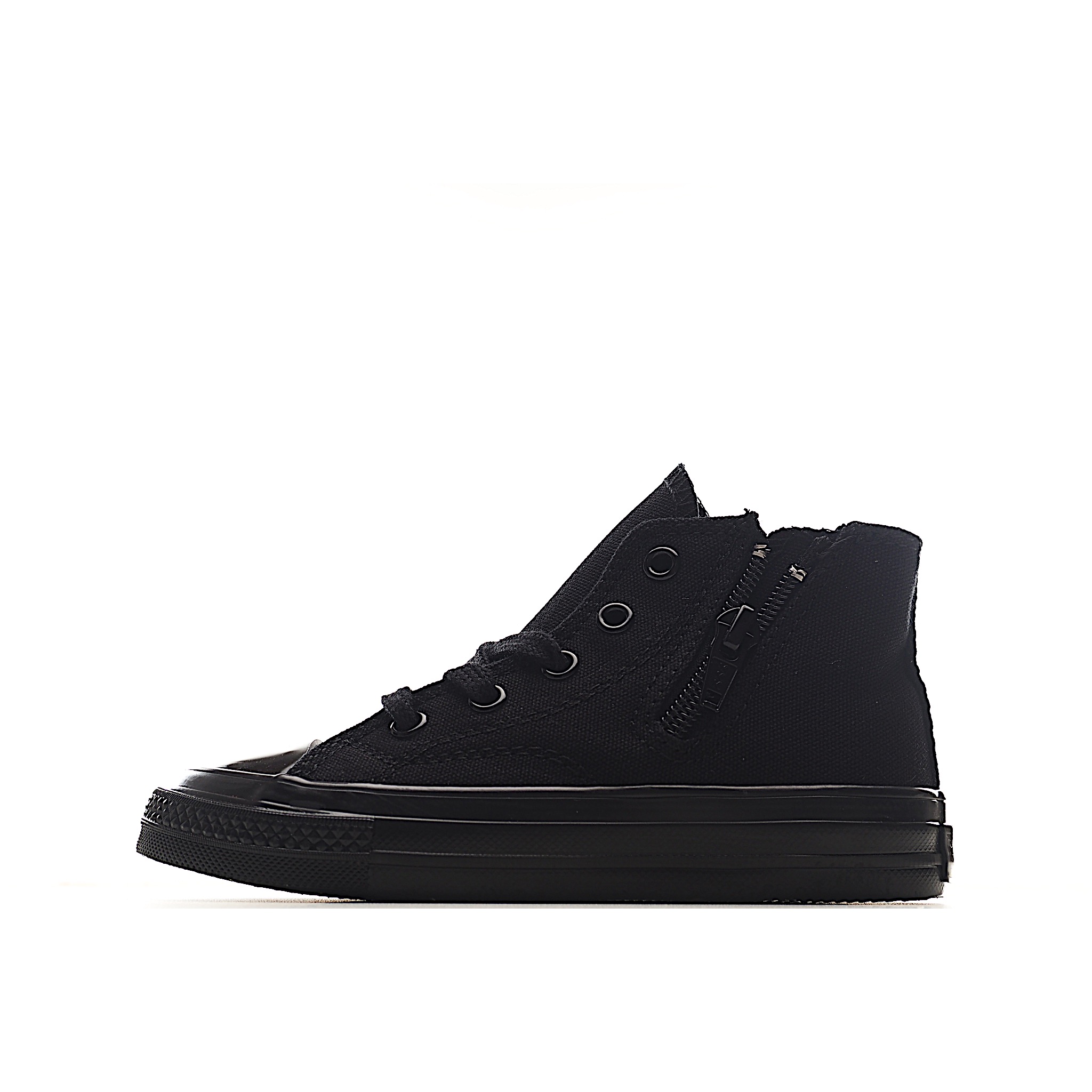 NO:552554,The front lace + side zipper double-closure design is easy to wear and fits the baby's foot shape to a great extent, improving comfort. The soft rubber heel has a built-in plate, and the sole is designed to bend firmly at the bend of the foot. The soft sole design reduces the burden on the foot. The sole design of the built-in plate in the heel area can bend firmly at the bend of the foot. The removable antibacterial cup insole has excellent fit and cushioning. Item No. 8002, size 24-35, Converse, converse,19860909前系带+侧开拉链双闭合的设计方便穿着,很大程度贴合宝宝的脚型,提升舒适度.柔软的橡胶鞋跟内置板,鞋底设计在脚部弯曲处牢固弯曲.柔软的鞋底设计,减轻脚部负担鞋跟区域内置板的鞋底设计,可在脚弯曲处牢固弯曲可拆卸抗菌杯鞋垫,贴合度和缓冲性极佳 . 货号8002 尺码24-35,匡威万斯,converse,,Children's