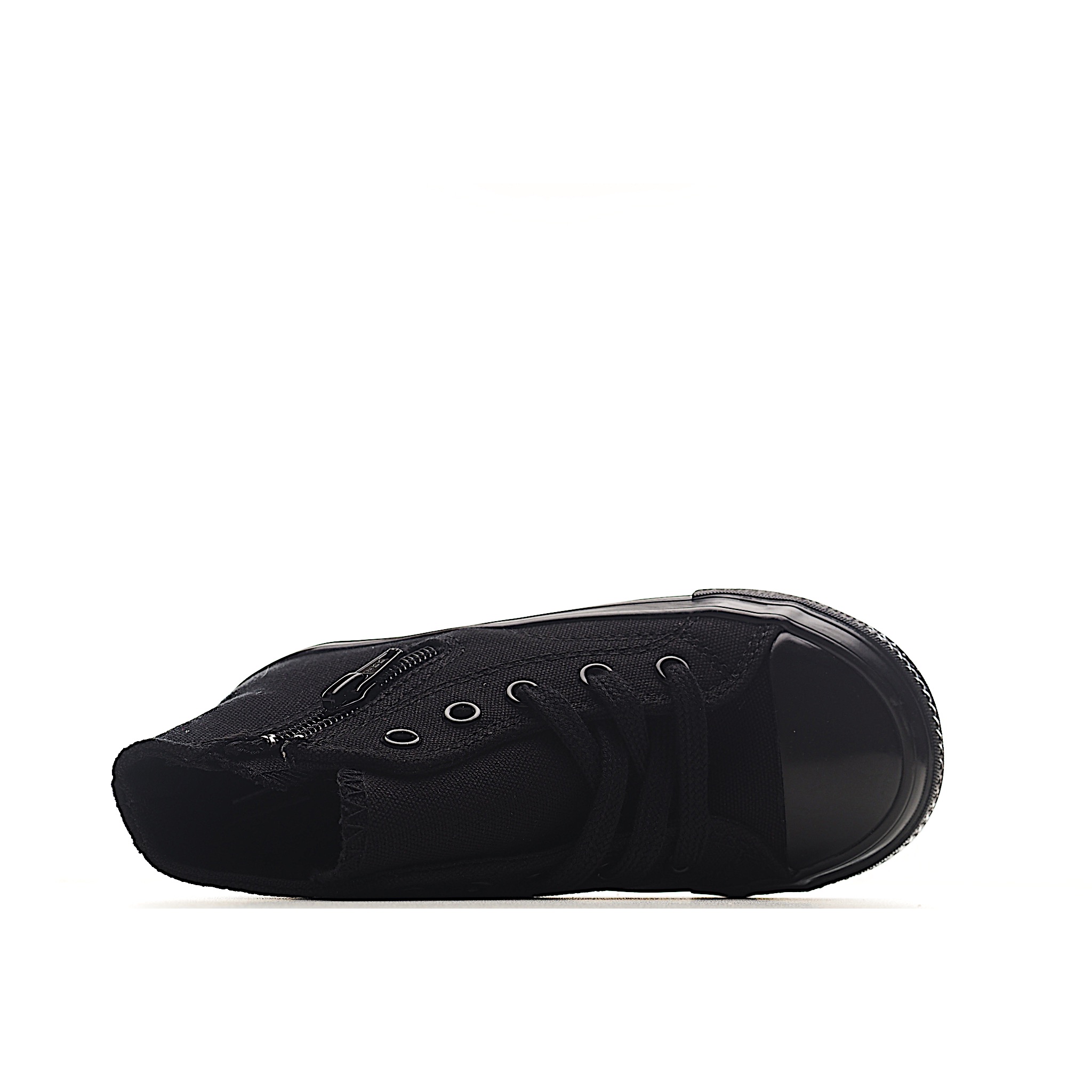 图片[9]-前系带+侧开拉链双闭合的设计方便穿着，很大程度贴合宝宝的脚型，提升舒适度。柔软的橡胶鞋跟内置板，鞋底设计在脚部弯曲处牢固弯曲。柔软的鞋底设计，减轻脚部负担鞋跟区域内置板的鞋底设计，可在脚弯曲处牢固弯曲可拆卸抗菌杯鞋垫，贴合度和缓冲性极佳 。 货号：8002 尺码：24-35-选品中心