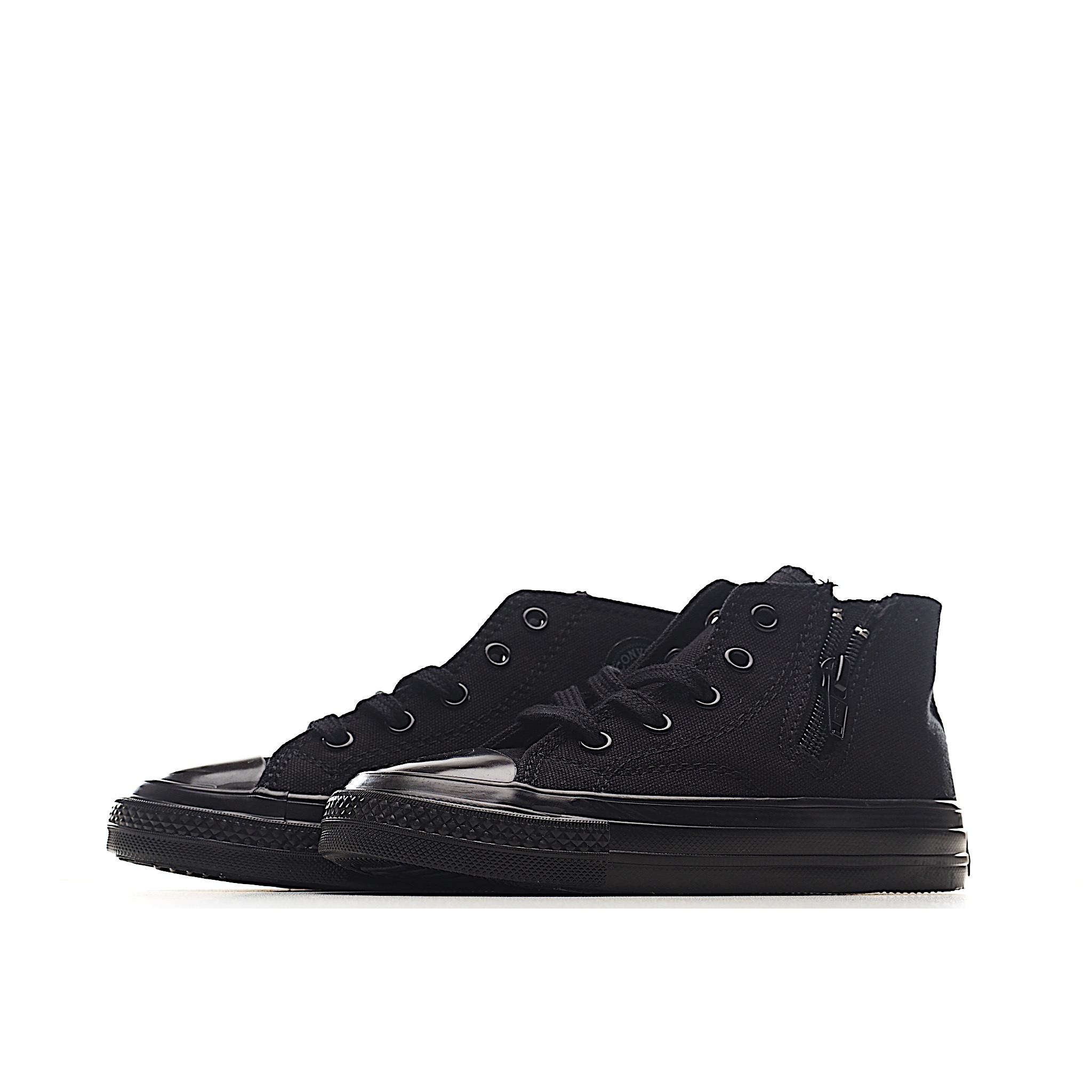 图片[3]-前系带+侧开拉链双闭合的设计方便穿着，很大程度贴合宝宝的脚型，提升舒适度。柔软的橡胶鞋跟内置板，鞋底设计在脚部弯曲处牢固弯曲。柔软的鞋底设计，减轻脚部负担鞋跟区域内置板的鞋底设计，可在脚弯曲处牢固弯曲可拆卸抗菌杯鞋垫，贴合度和缓冲性极佳 。 货号：8002 尺码：24-35-选品中心