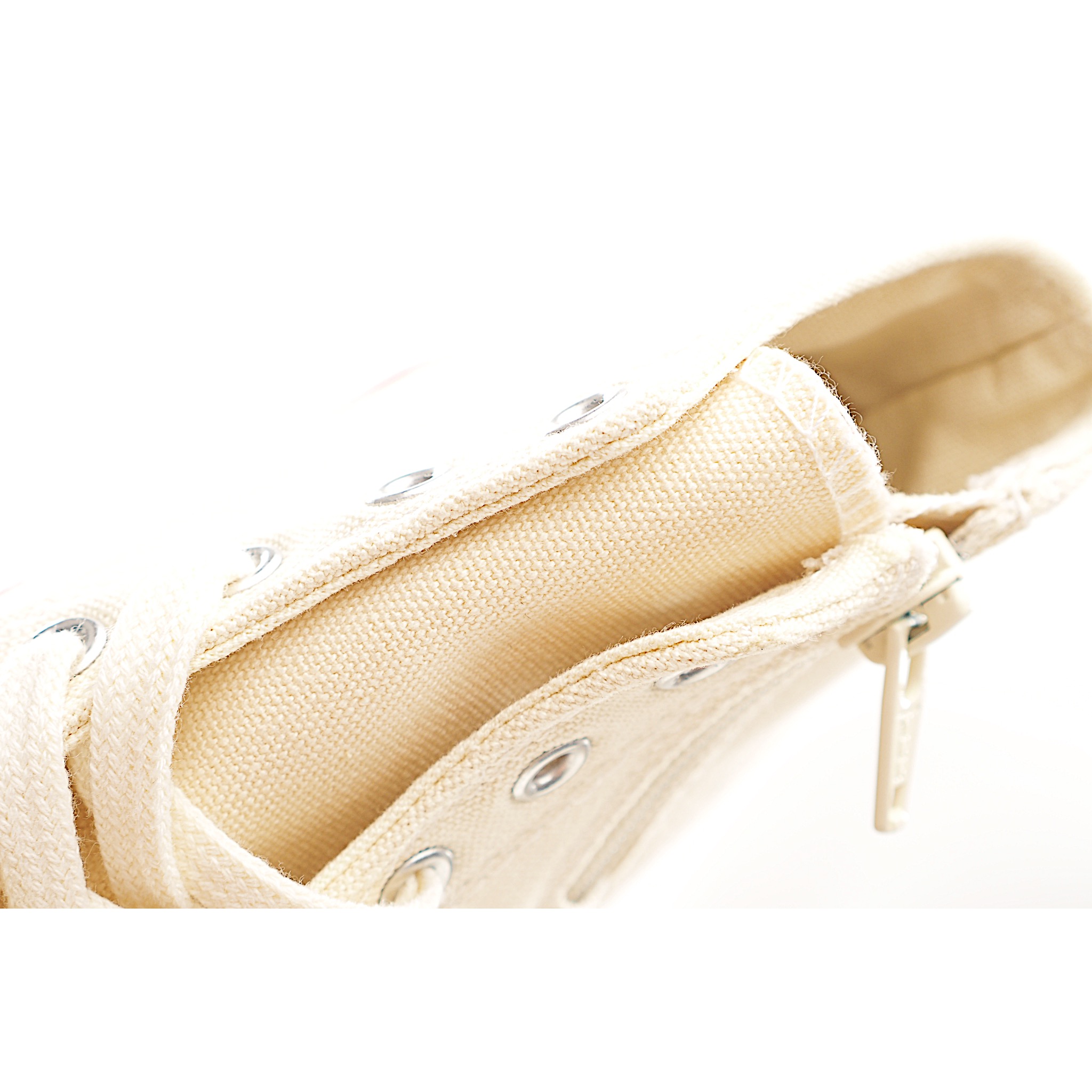 图片[5]-前系带+侧开拉链双闭合的设计方便穿着，很大程度贴合宝宝的脚型，提升舒适度。柔软的橡胶鞋跟内置板，鞋底设计在脚部弯曲处牢固弯曲。柔软的鞋底设计，减轻脚部负担鞋跟区域内置板的鞋底设计，可在脚弯曲处牢固弯曲可拆卸抗菌杯鞋垫，贴合度和缓冲性极佳 。 货号：8003 尺码：24-35-选品中心