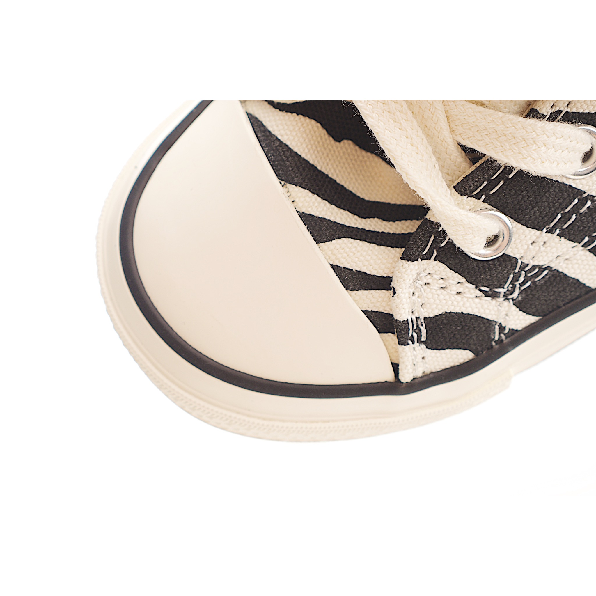 图片[7]-前系带+侧开拉链双闭合的设计方便穿着，很大程度贴合宝宝的脚型，提升舒适度。柔软的橡胶鞋跟内置板，鞋底设计在脚部弯曲处牢固弯曲。柔软的鞋底设计，减轻脚部负担鞋跟区域内置板的鞋底设计，可在脚弯曲处牢固弯曲可拆卸抗菌杯鞋垫，贴合度和缓冲性极佳 。 货号：8005 尺码：24-35-选品中心