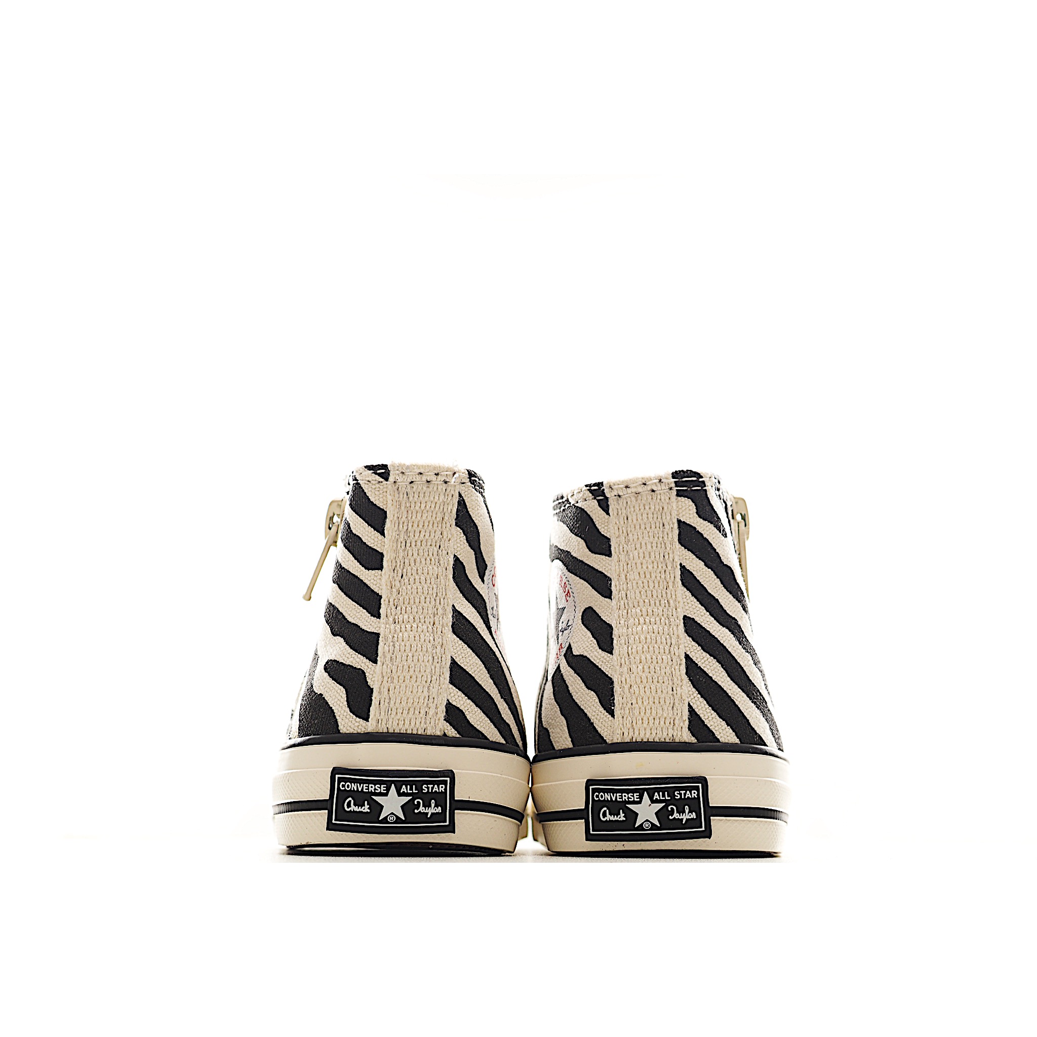 图片[4]-前系带+侧开拉链双闭合的设计方便穿着，很大程度贴合宝宝的脚型，提升舒适度。柔软的橡胶鞋跟内置板，鞋底设计在脚部弯曲处牢固弯曲。柔软的鞋底设计，减轻脚部负担鞋跟区域内置板的鞋底设计，可在脚弯曲处牢固弯曲可拆卸抗菌杯鞋垫，贴合度和缓冲性极佳 。 货号：8005 尺码：24-35-选品中心