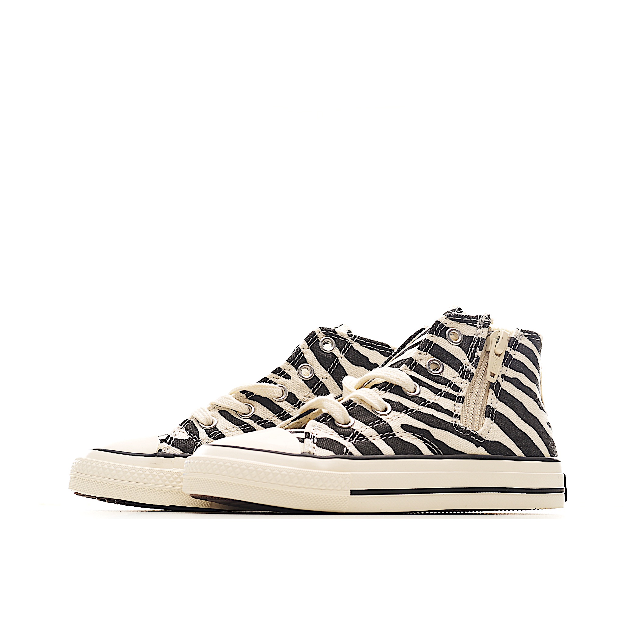 图片[3]-前系带+侧开拉链双闭合的设计方便穿着，很大程度贴合宝宝的脚型，提升舒适度。柔软的橡胶鞋跟内置板，鞋底设计在脚部弯曲处牢固弯曲。柔软的鞋底设计，减轻脚部负担鞋跟区域内置板的鞋底设计，可在脚弯曲处牢固弯曲可拆卸抗菌杯鞋垫，贴合度和缓冲性极佳 。 货号：8005 尺码：24-35-选品中心