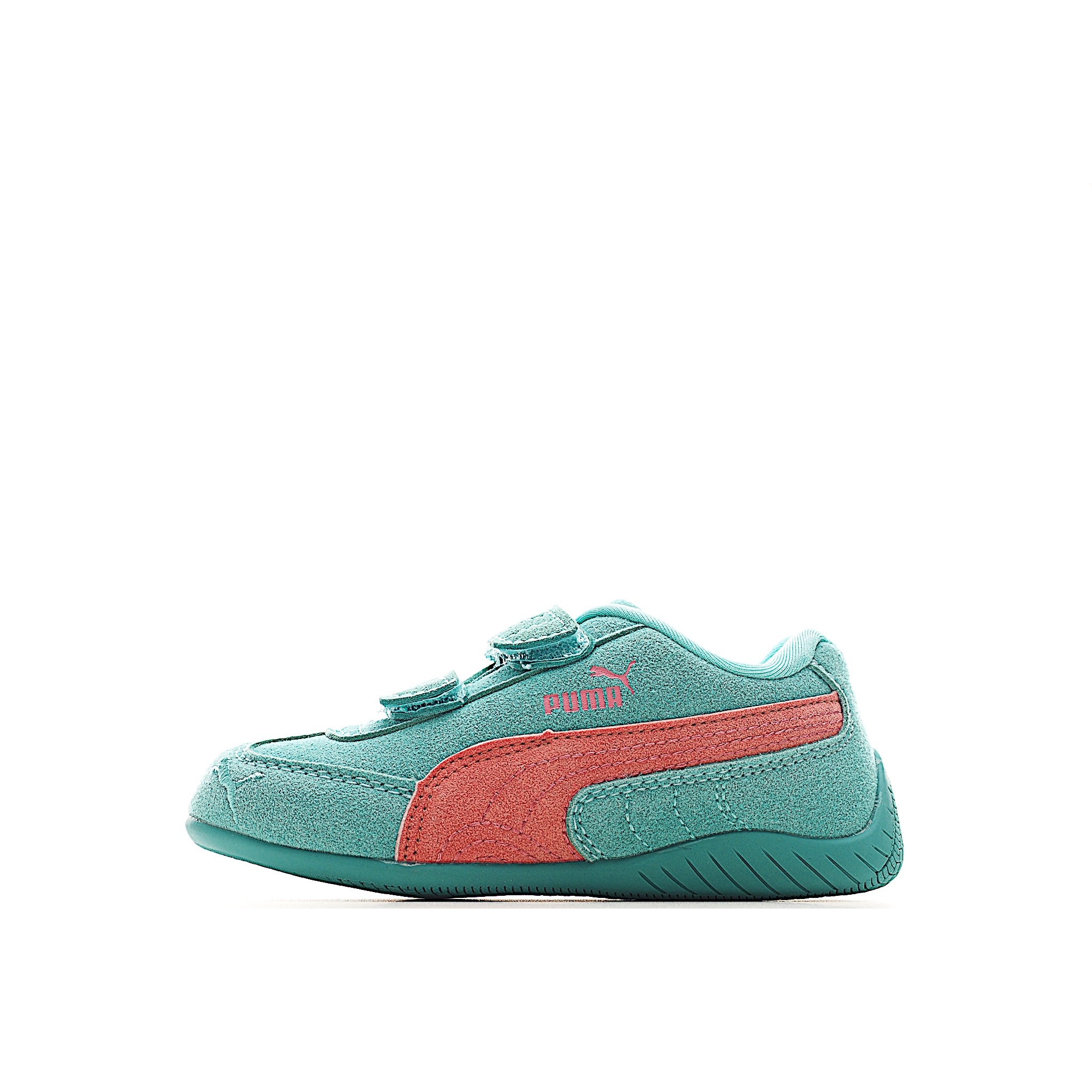 以其赛车鞋风格的形状和流畅的线条在人群中脱颖而出，看起来快速而大胆。将赛车运动带到街头，用我们标志性轮廓的最新版本来引领低调的潮流。 尺码：24-35 货号：6121-选品中心