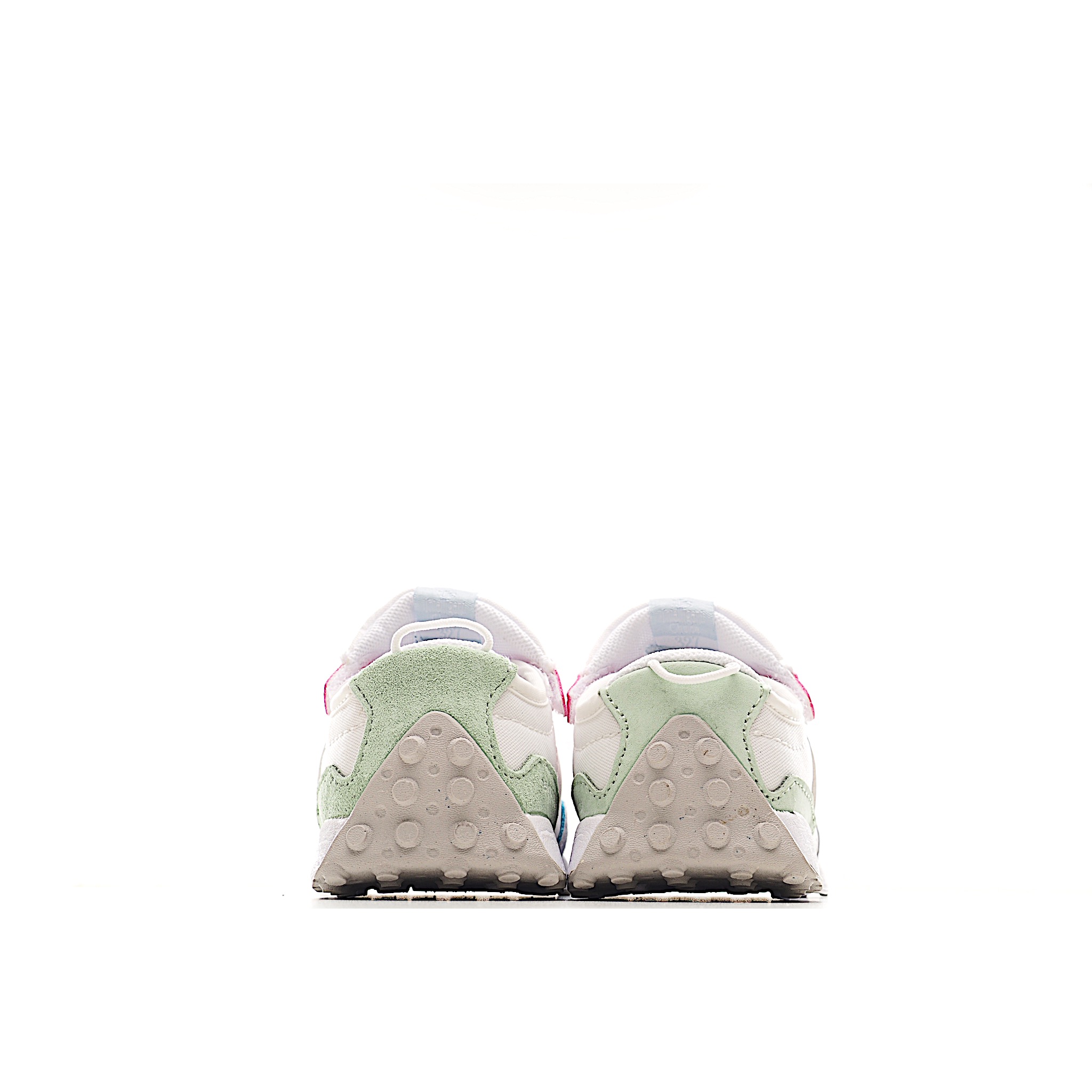 图片[9]-专为学龄前儿童设计，以复古经典设计和现代舒适相结合，宽版设计更贴合亚洲儿童脚型，提供更佳支撑。轻盈透气的材质让孩子行走更加舒适，独特的大底设计确保出色的抓地力和稳定性，无论是玩耍还是日常穿着，都是理想选择。 尺码：21-37 (小码21-27魔术贴,大码28-37松紧带) 货号：KWG-选品中心