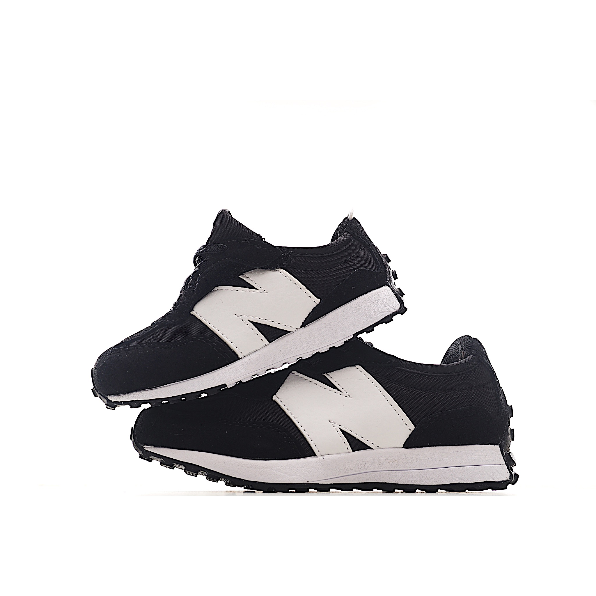 专为学龄前儿童设计，以复古经典设计和现代舒适相结合，宽版设计更贴合亚洲儿童脚型，提供更佳支撑。轻盈透气的材质让孩子行走更加舒适，独特的大底设计确保出色的抓地力和稳定性，无论是玩耍还是日常穿着，都是理想选择。 尺码：21-37 (小码21-27魔术贴,大码28-37松紧带) 货号：CBW-选品中心