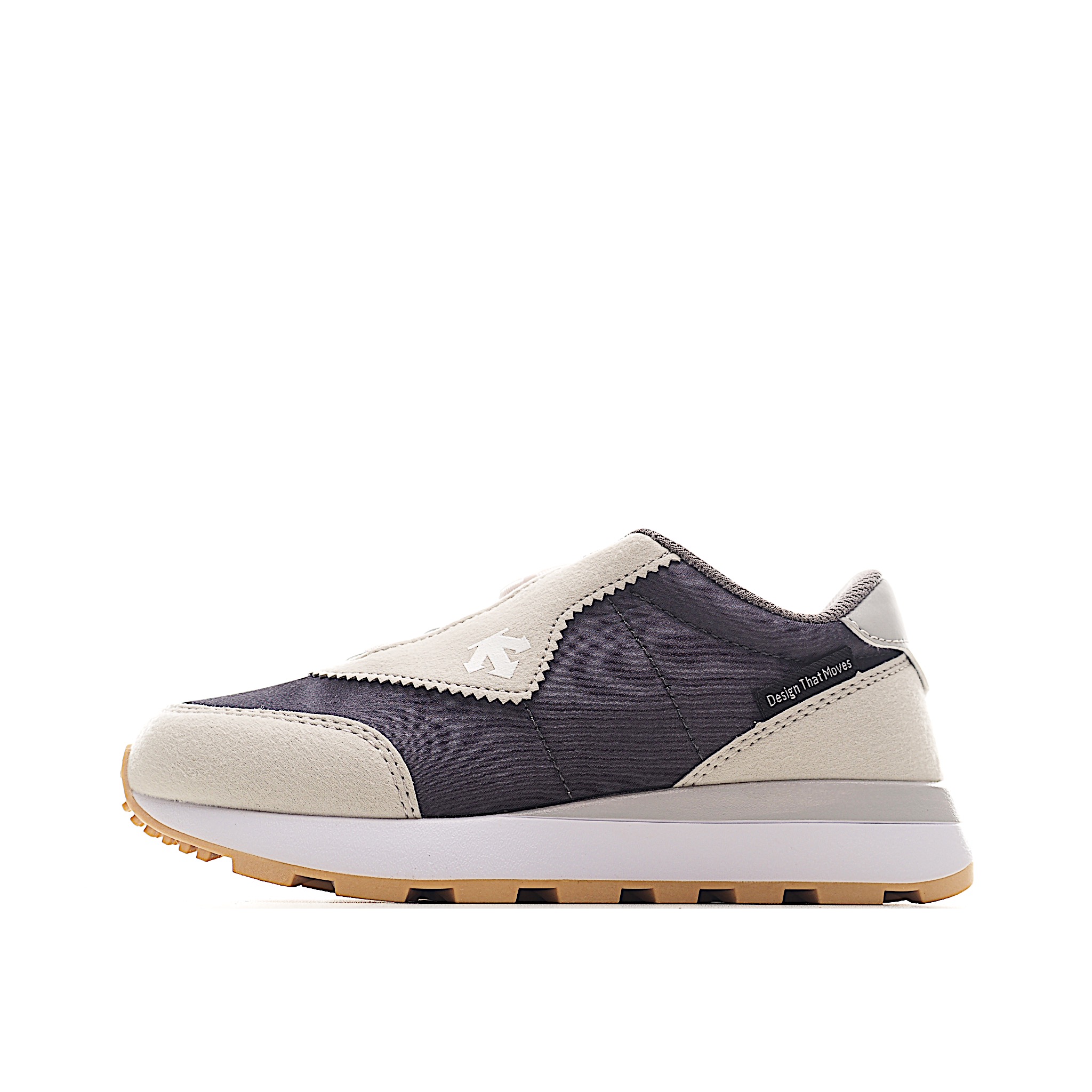 迪桑家 新款锁扣儿童减震运动童鞋 尺码：28-37码 小众迪家系列🔥 精致BOA锁扣设计，穿脱方便✌🏻 优质面料拼接☁️质感满满💯 原装橡胶耐磨防滑大底，脚感不言而喻 货号：GY-选品中心