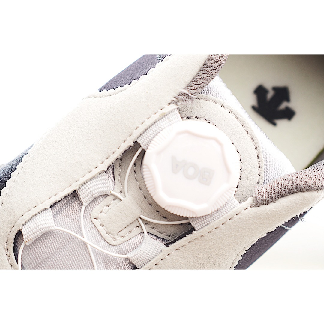 图片[5]-迪桑家 新款锁扣儿童减震运动童鞋 尺码：28-37码 小众迪家系列🔥 精致BOA锁扣设计，穿脱方便✌🏻 优质面料拼接☁️质感满满💯 原装橡胶耐磨防滑大底，脚感不言而喻 货号：GY-选品中心