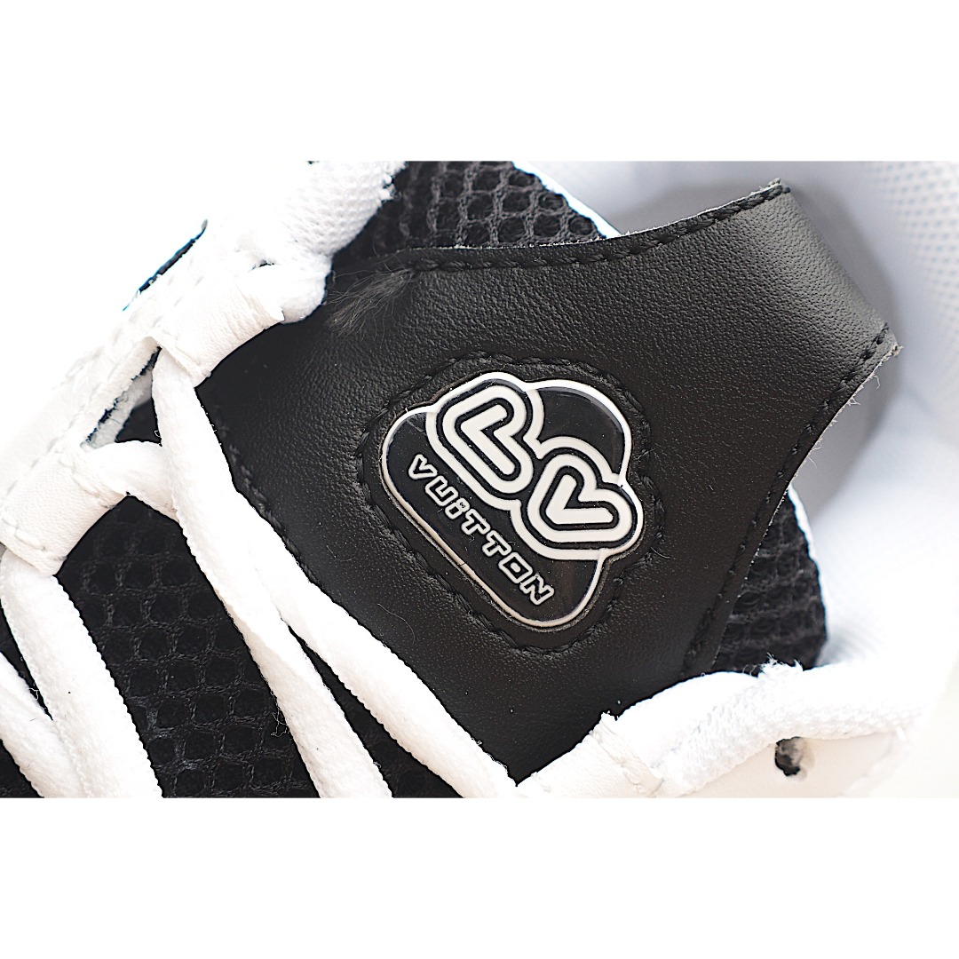 图片[5]-路家 圆头4代 系带休闲儿童鞋 此款鞋采用近几年比较流行的版型设计，外观时尚大气。鞋底采用耐磨的材质和粒面牛皮革鞋面，系带闭合方式。让您在平时生活中感觉到舒适的体验。缤纷色调点亮素色基底，展现复古篮球鞋的灵感启发。 尺码：26-37 货号：黑白色-选品中心