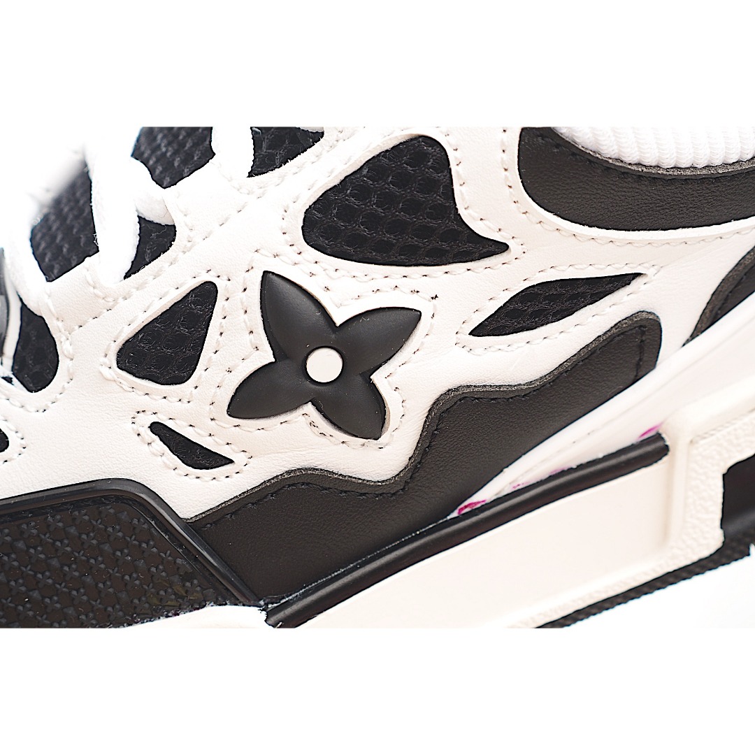 图片[6]-路家 圆头4代 系带休闲儿童鞋 此款鞋采用近几年比较流行的版型设计，外观时尚大气。鞋底采用耐磨的材质和粒面牛皮革鞋面，系带闭合方式。让您在平时生活中感觉到舒适的体验。缤纷色调点亮素色基底，展现复古篮球鞋的灵感启发。 尺码：26-37 货号：黑白色-选品中心